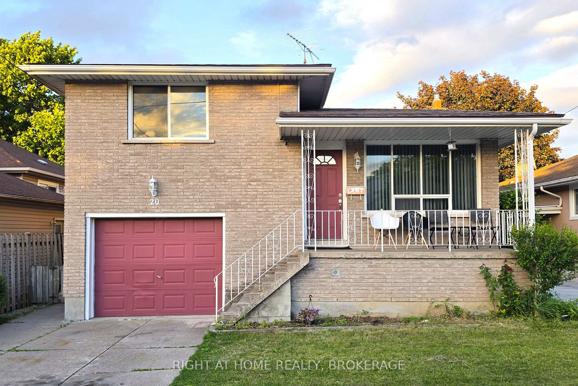 Photo 11 of 20 Augusta Avenue, St. Catharines, Facer — HOMEH
