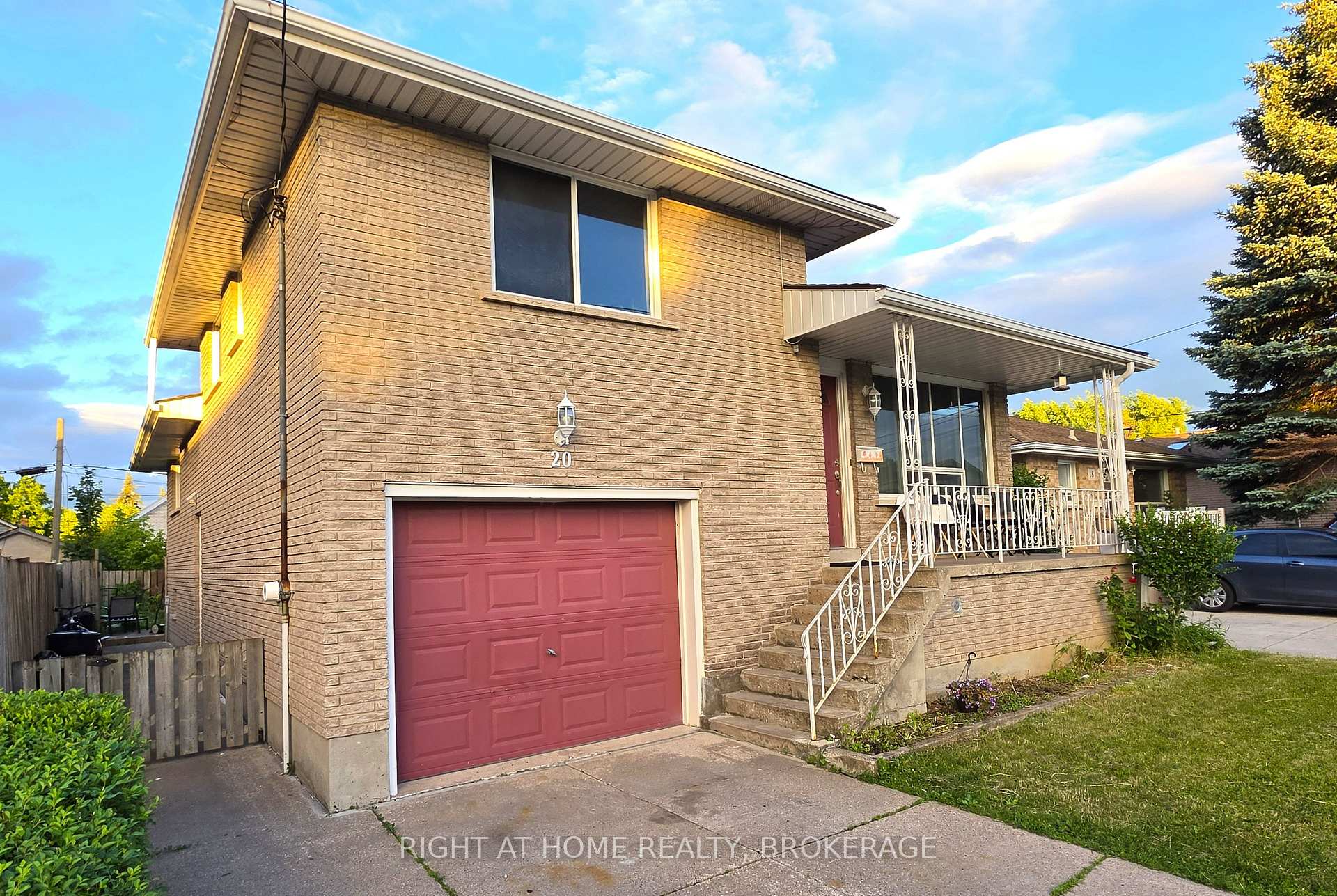 Photo 13 of 20 Augusta Avenue, St. Catharines, Facer — HOMEH