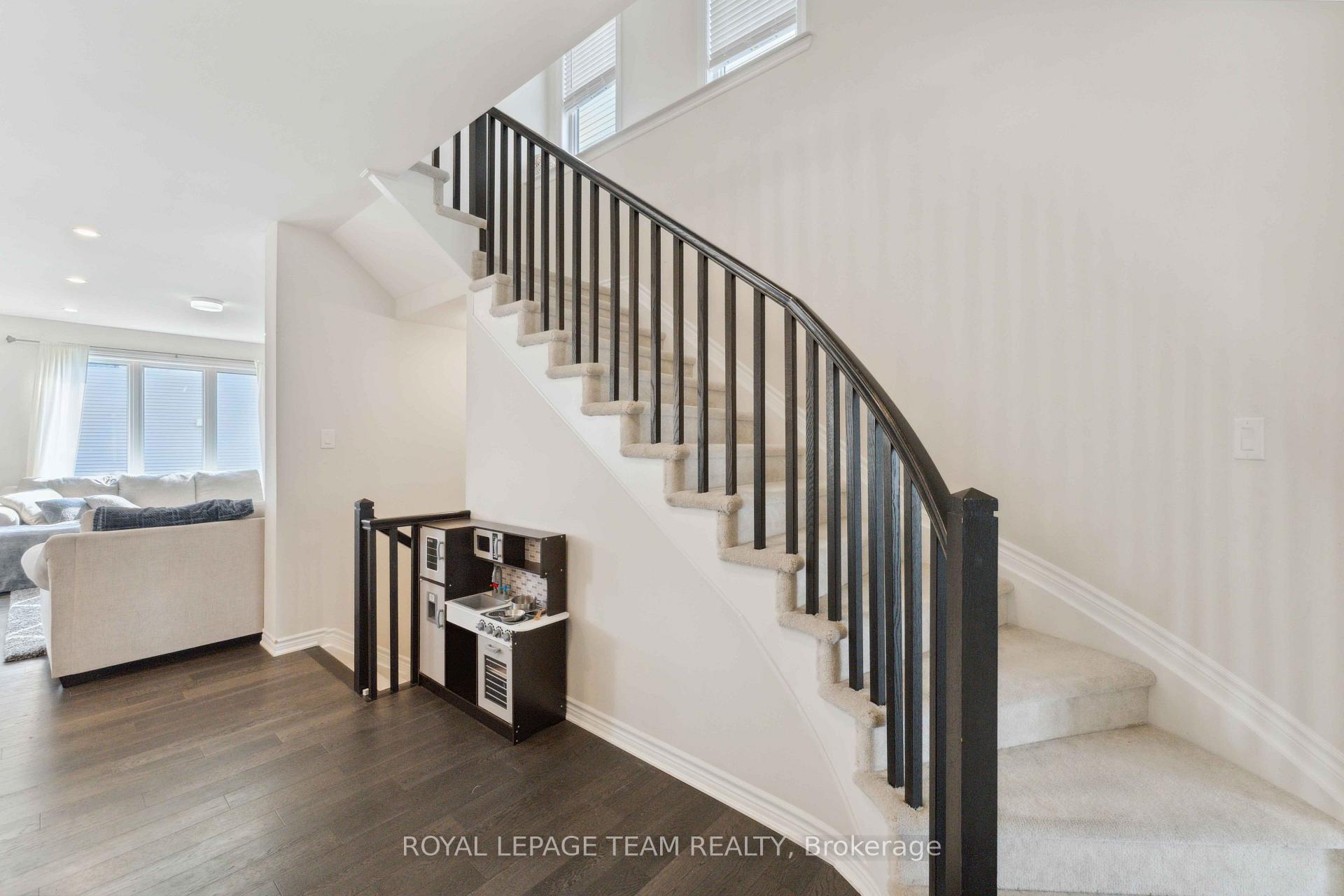 Photo 3 of 740 Brittanic Road, Ottawa, Kanata - Emerald Meadows/Trailwest — HOMEH