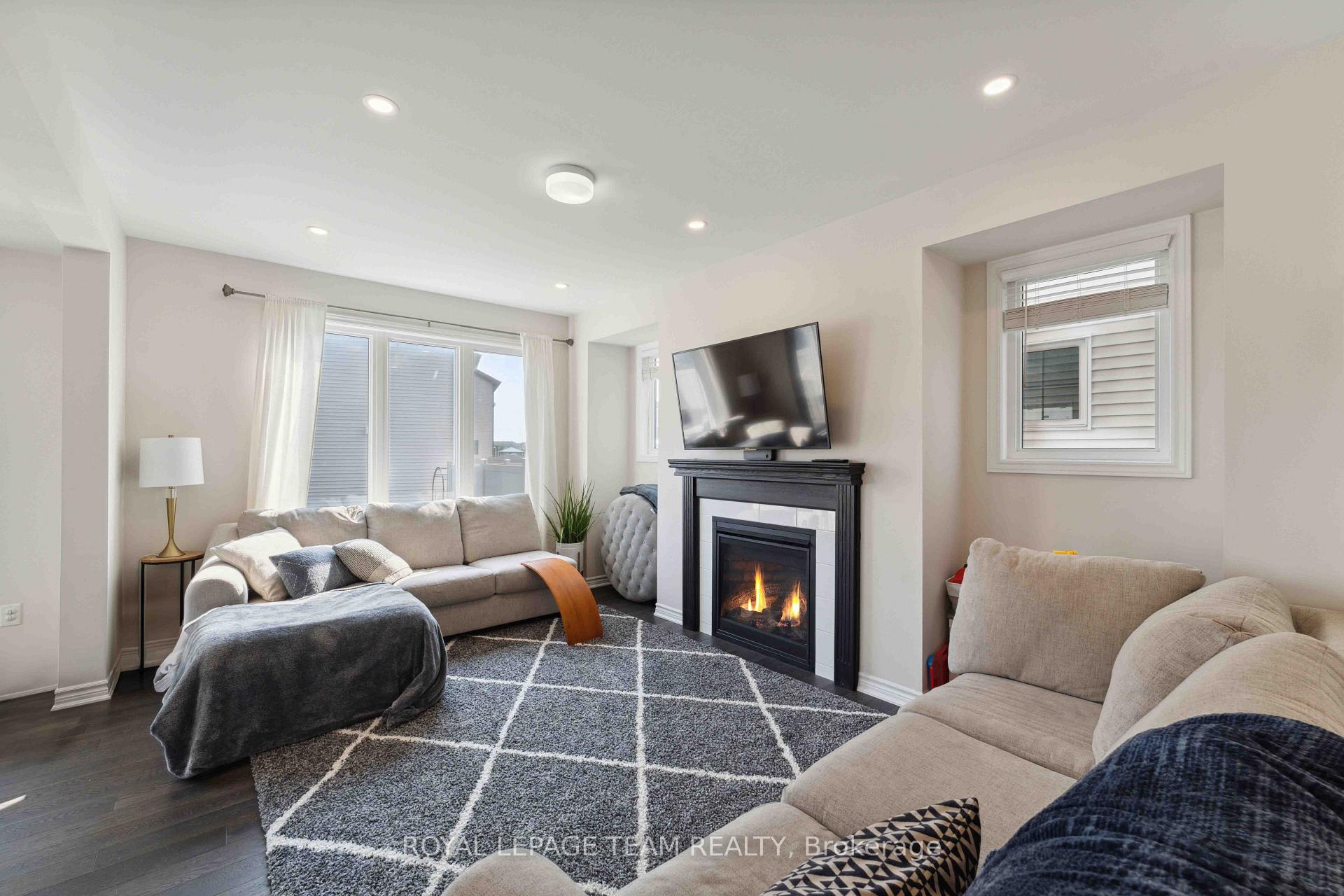 Photo 4 of 740 Brittanic Road, Ottawa, Kanata - Emerald Meadows/Trailwest — HOMEH