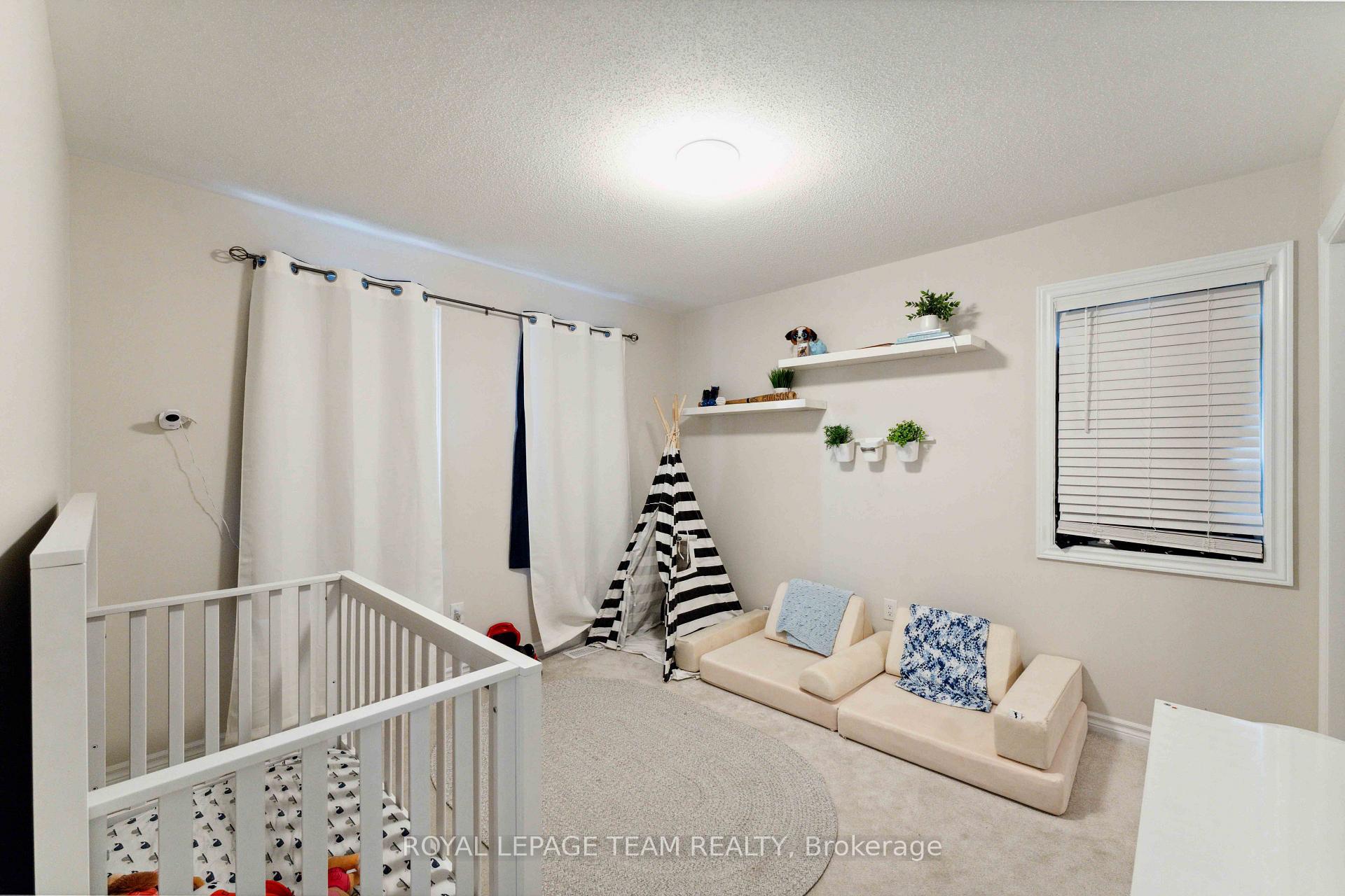 Photo 23 of 740 Brittanic Road, Ottawa, Kanata - Emerald Meadows/Trailwest — HOMEH