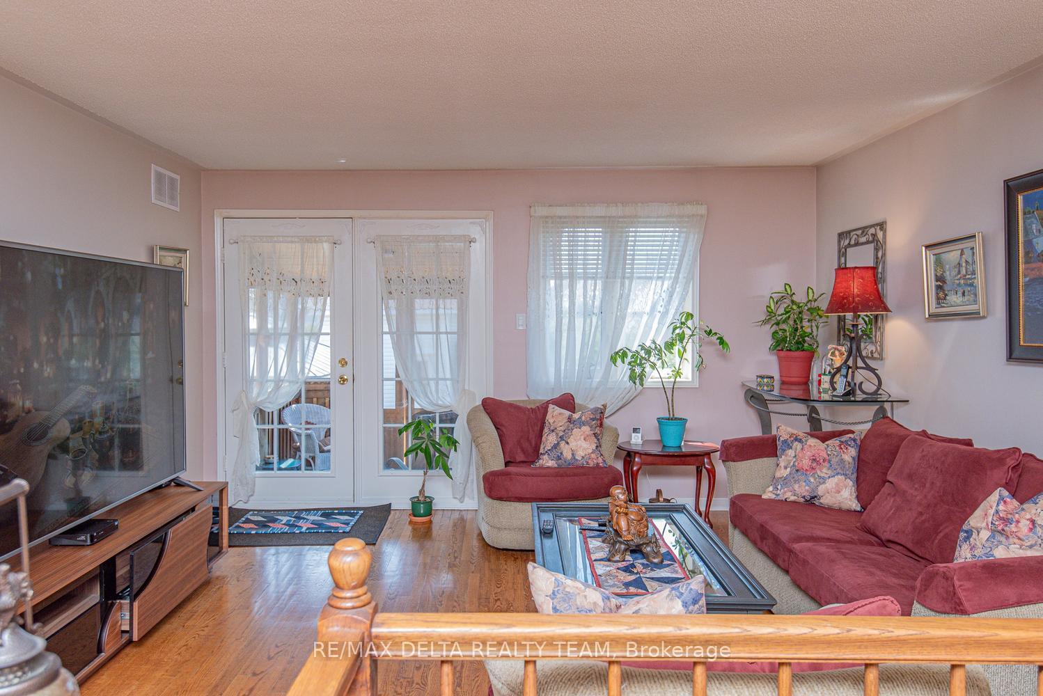 Photo 6 of 892 Scott Dupuis Way, Ottawa, Hiawatha Park/Convent Glen — HOMEH