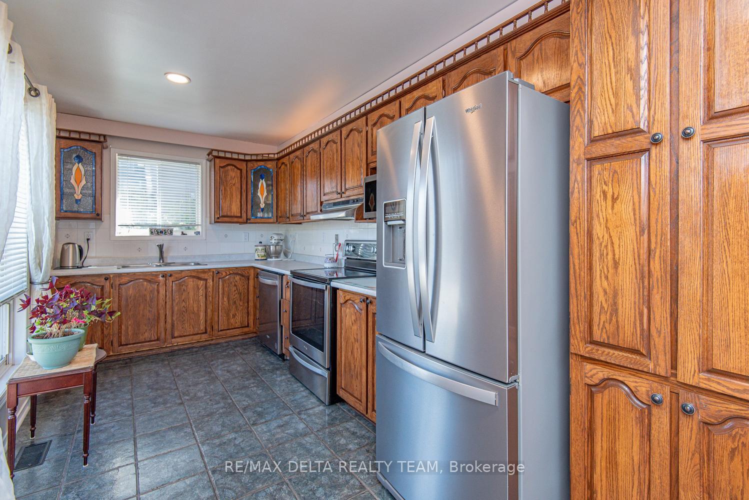 Photo 12 of 892 Scott Dupuis Way, Ottawa, Hiawatha Park/Convent Glen — HOMEH