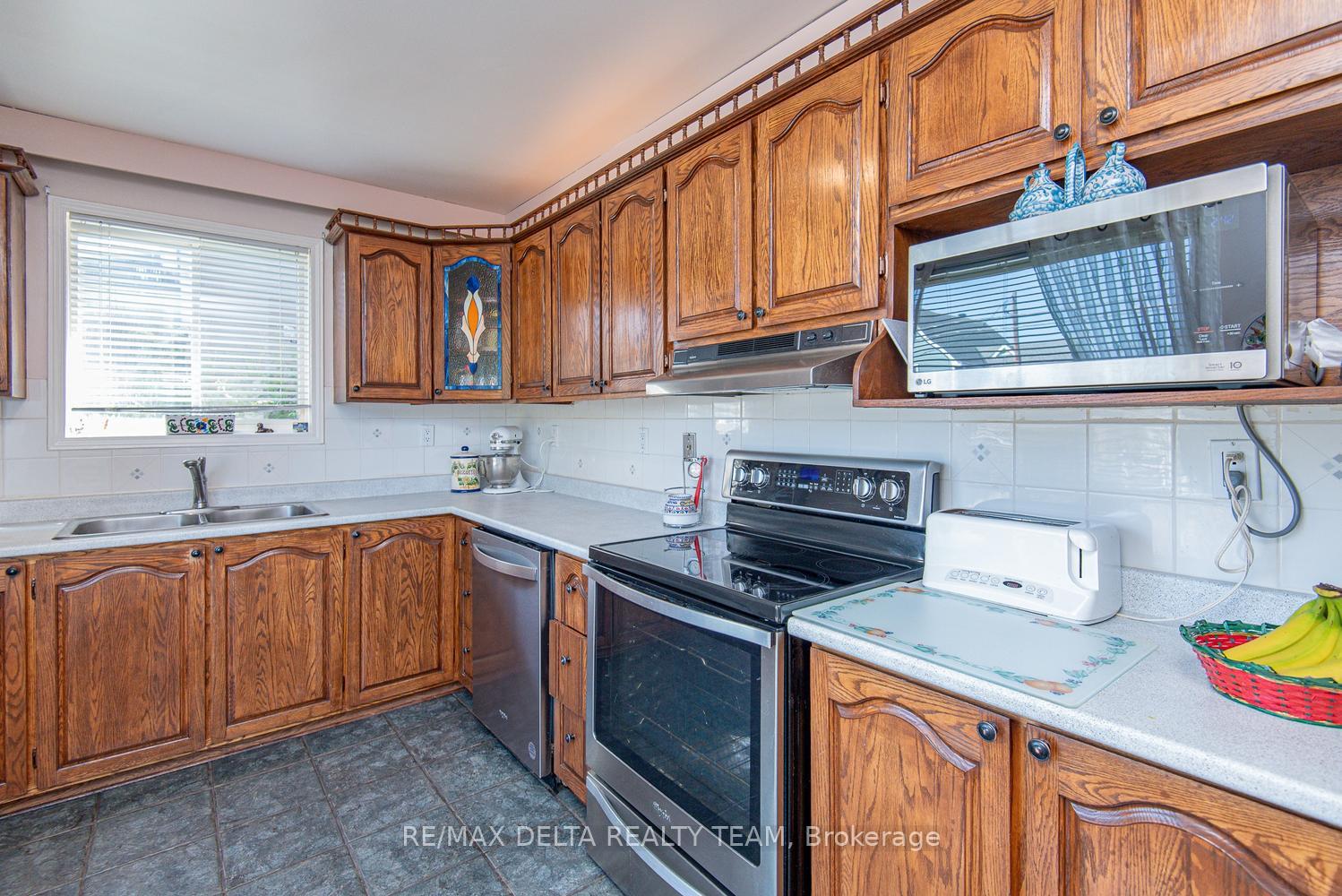 Photo 13 of 892 Scott Dupuis Way, Ottawa, Hiawatha Park/Convent Glen — HOMEH