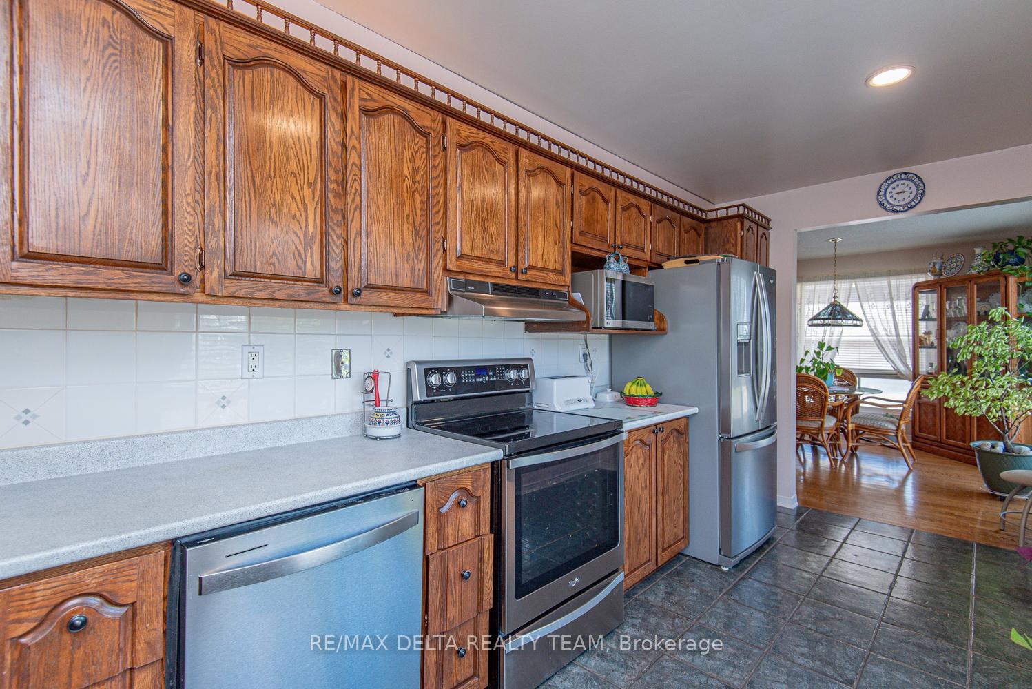 Photo 16 of 892 Scott Dupuis Way, Ottawa, Hiawatha Park/Convent Glen — HOMEH