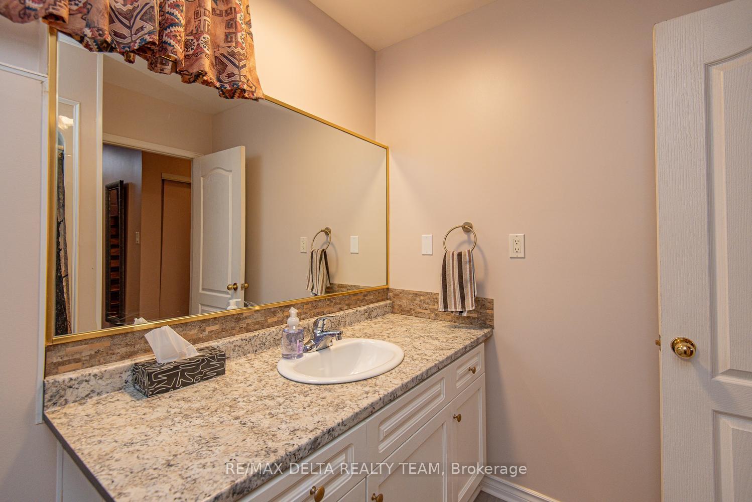 Photo 32 of 892 Scott Dupuis Way, Ottawa, Hiawatha Park/Convent Glen — HOMEH