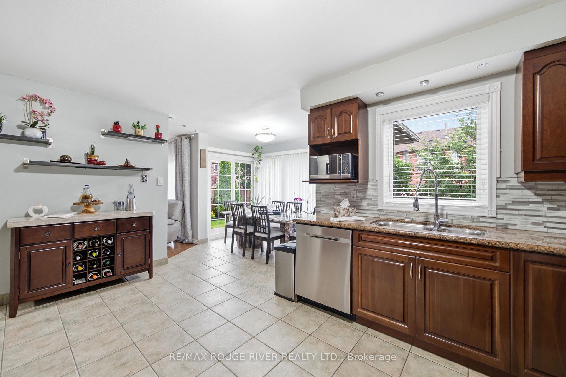 Photo 8 of 561 Cattail Court, Pickering, Woodlands — HOMEH