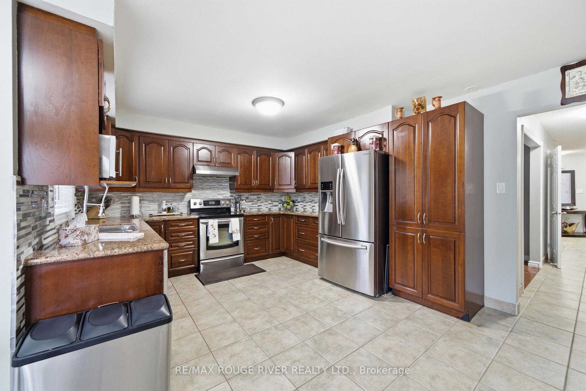 Photo 9 of 561 Cattail Court, Pickering, Woodlands — HOMEH