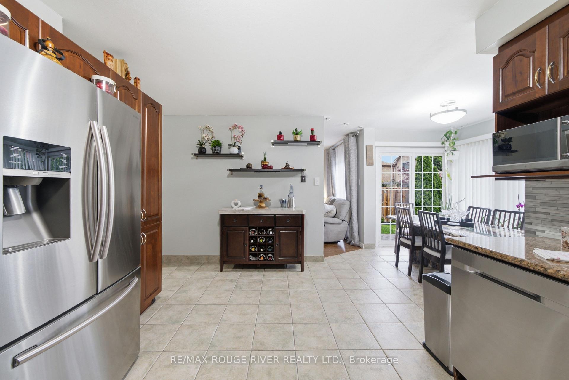 Photo 10 of 561 Cattail Court, Pickering, Woodlands — HOMEH