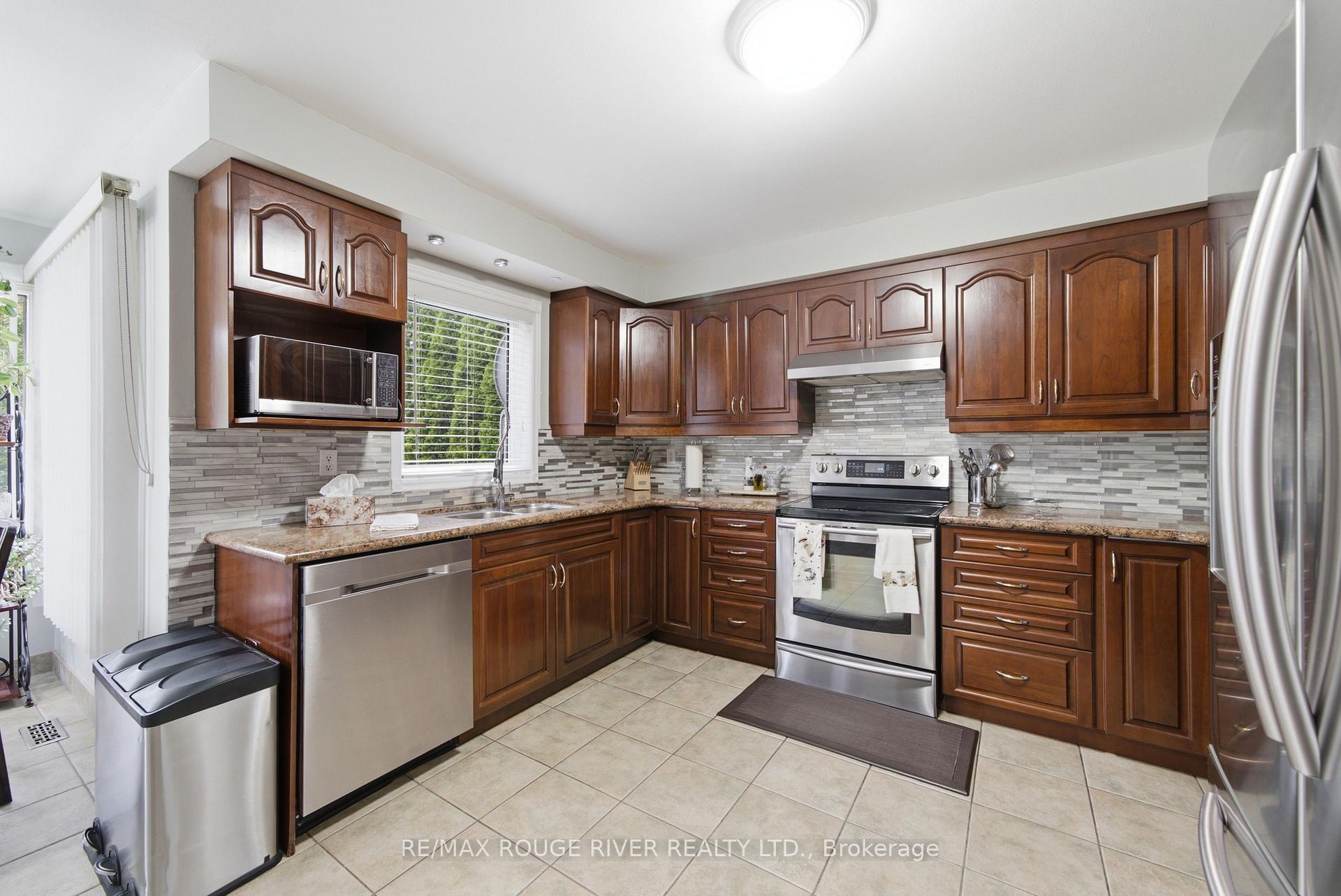 Photo 11 of 561 Cattail Court, Pickering, Woodlands — HOMEH