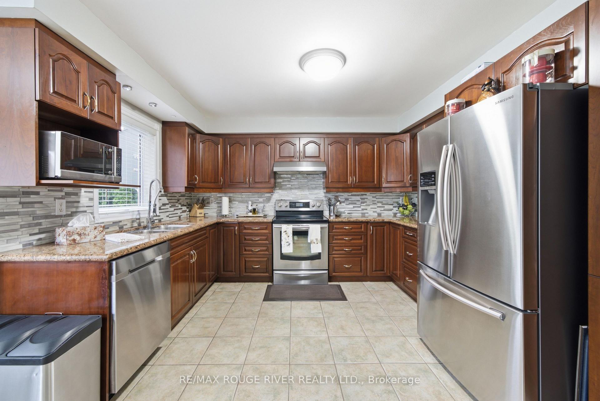 Photo 12 of 561 Cattail Court, Pickering, Woodlands — HOMEH