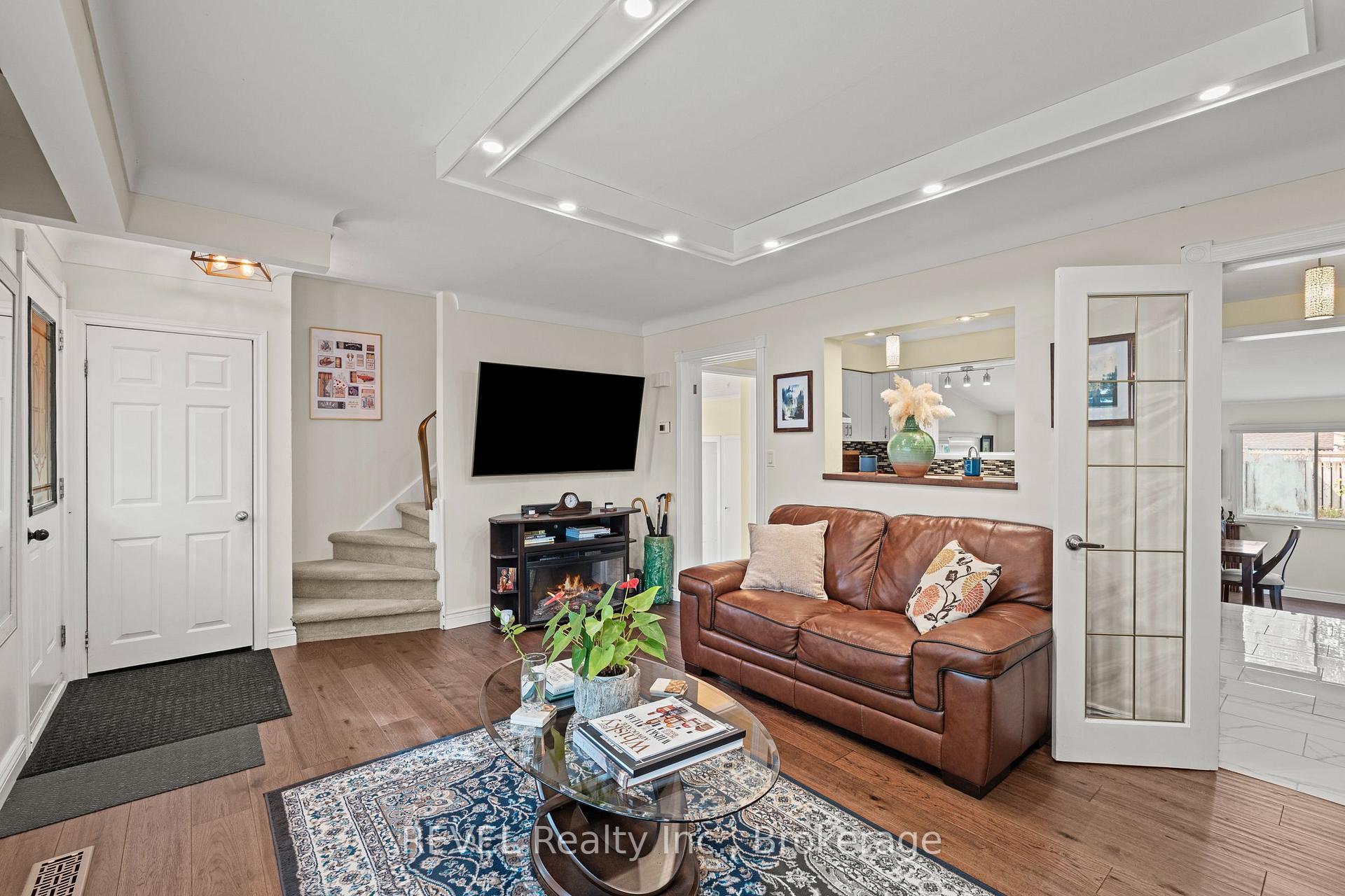 Photo 3 of 28 Black Knight Road, St. Catharines, Lakeport — HOMEH