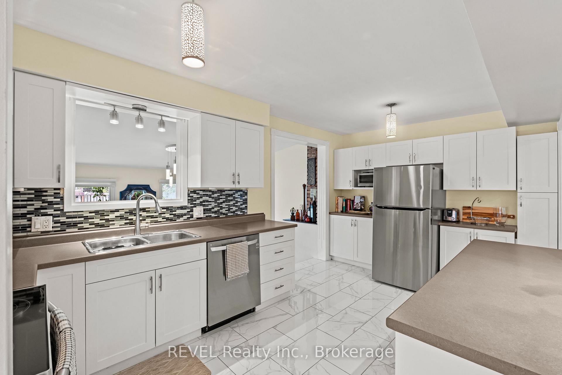 Photo 5 of 28 Black Knight Road, St. Catharines, Lakeport — HOMEH