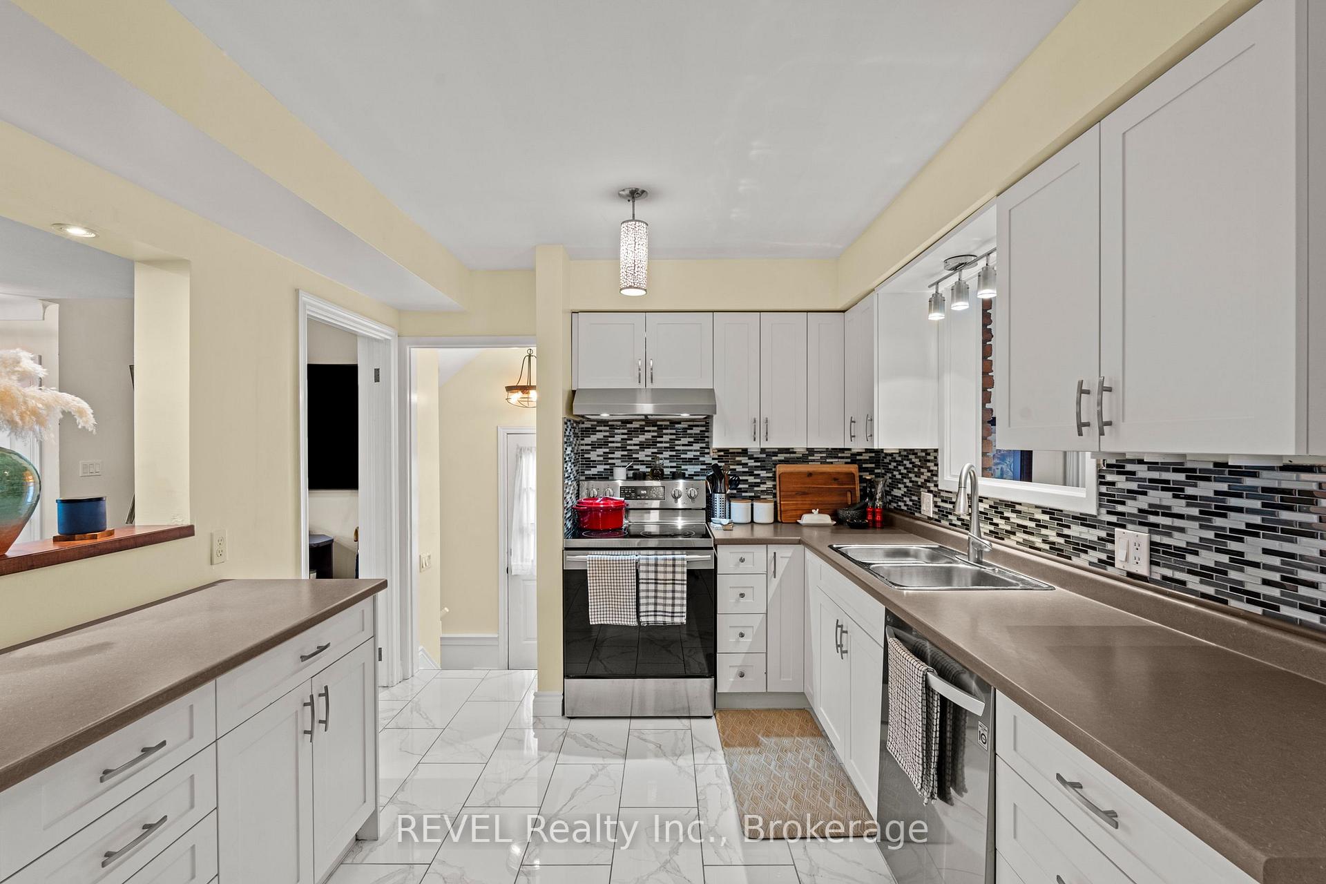 Photo 8 of 28 Black Knight Road, St. Catharines, Lakeport — HOMEH