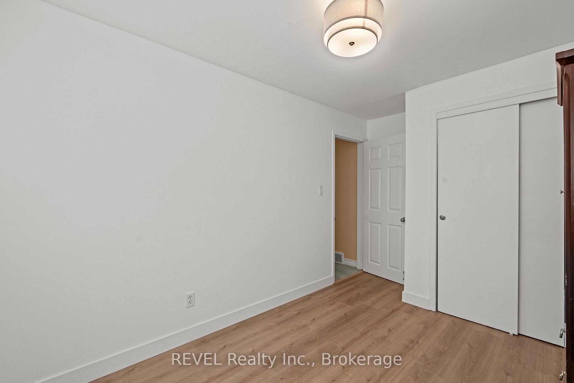 Photo 17 of 28 Black Knight Road, St. Catharines, Lakeport — HOMEH
