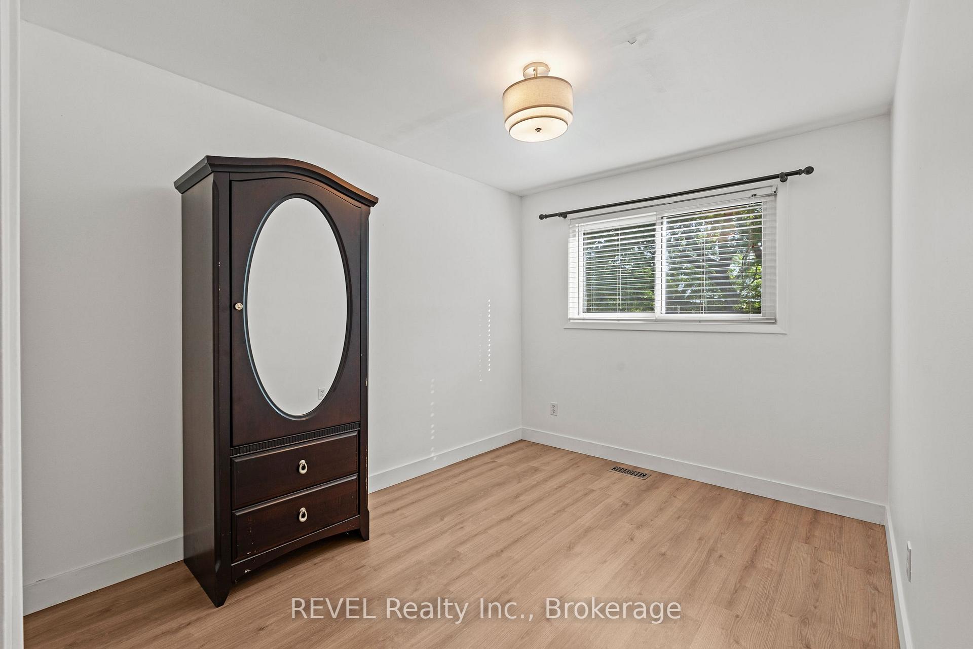 Photo 21 of 28 Black Knight Road, St. Catharines, Lakeport — HOMEH
