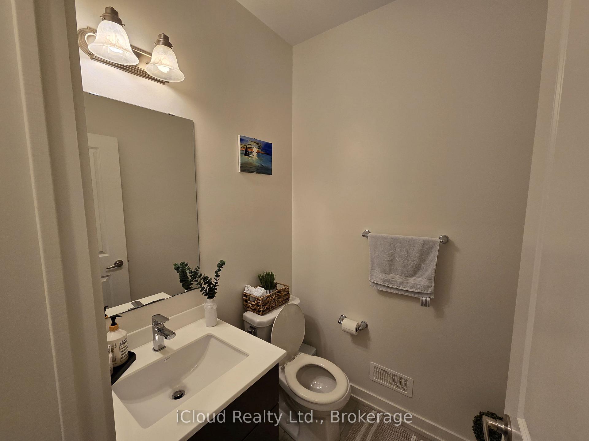 Photo 3 of 168 Squire Crescent, Oakville, Rural Oakville — HOMEH