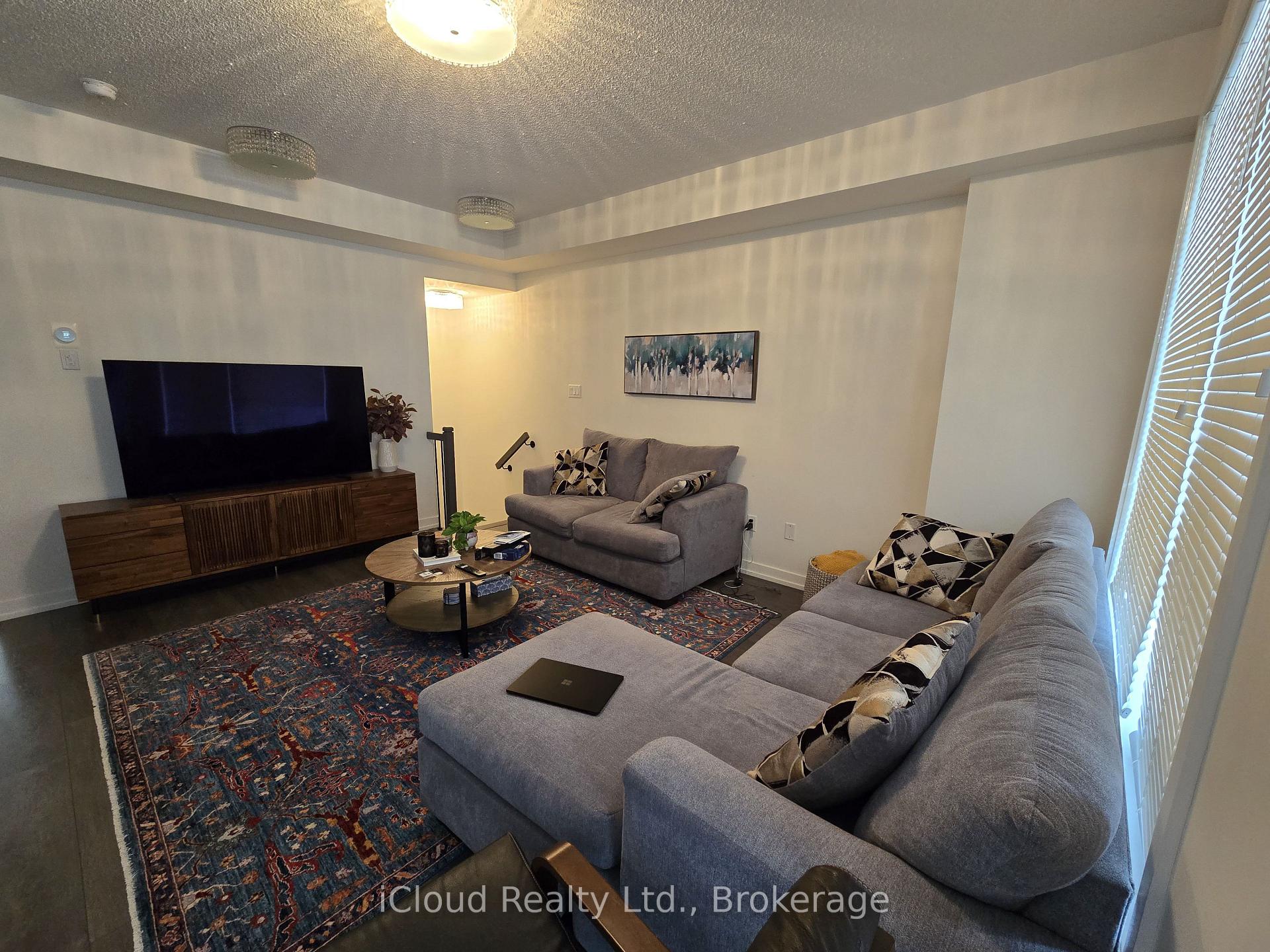 Photo 4 of 168 Squire Crescent, Oakville, Rural Oakville — HOMEH