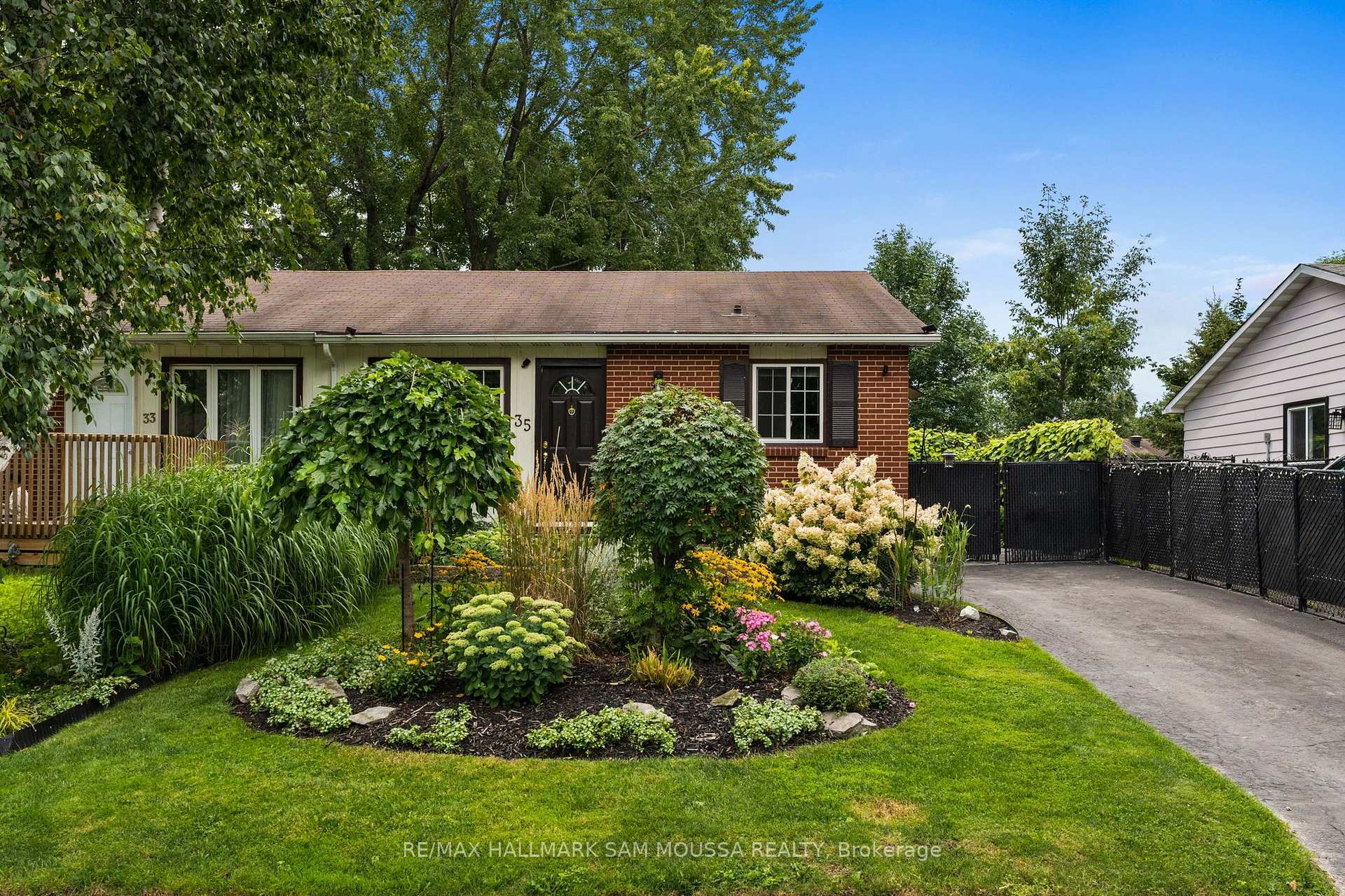 Photo 2 of 35 Ballantrae Way, Ottawa, Kanata - Glencairn/Hazeldean — HOMEH