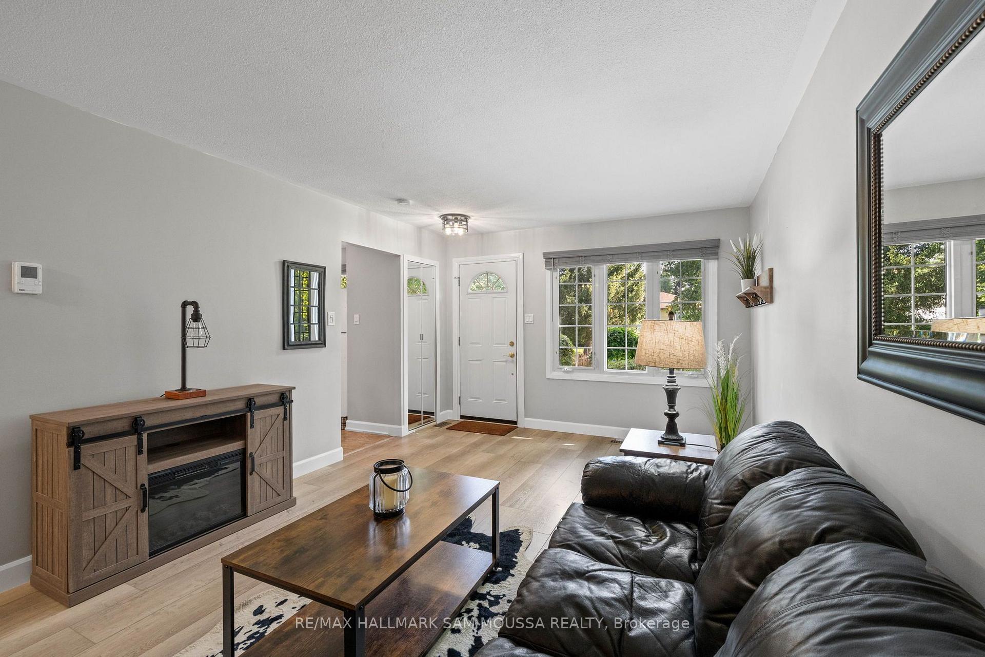 Photo 9 of 35 Ballantrae Way, Ottawa, Kanata - Glencairn/Hazeldean — HOMEH