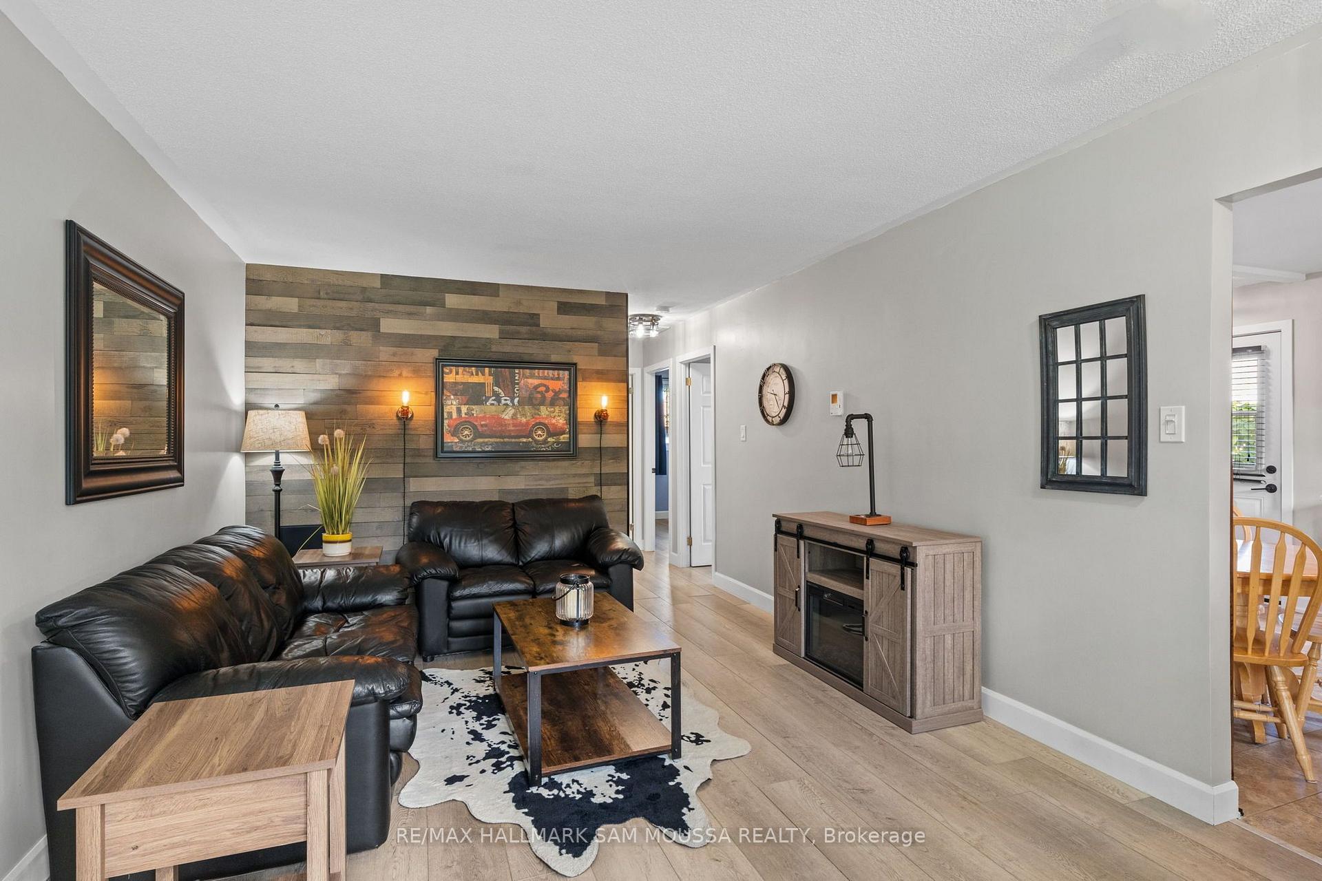 Photo 10 of 35 Ballantrae Way, Ottawa, Kanata - Glencairn/Hazeldean — HOMEH