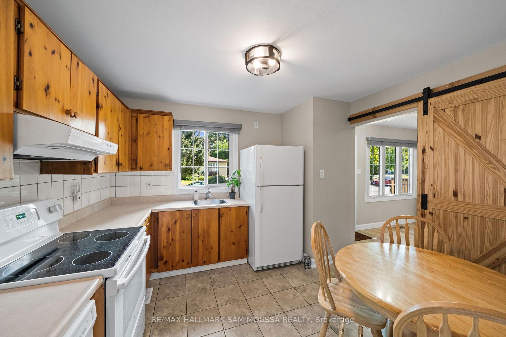 Photo 15 of 35 Ballantrae Way, Ottawa, Kanata - Glencairn/Hazeldean — HOMEH
