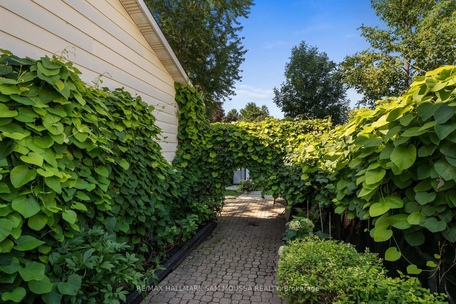 Photo 33 of 35 Ballantrae Way, Ottawa, Kanata - Glencairn/Hazeldean — HOMEH