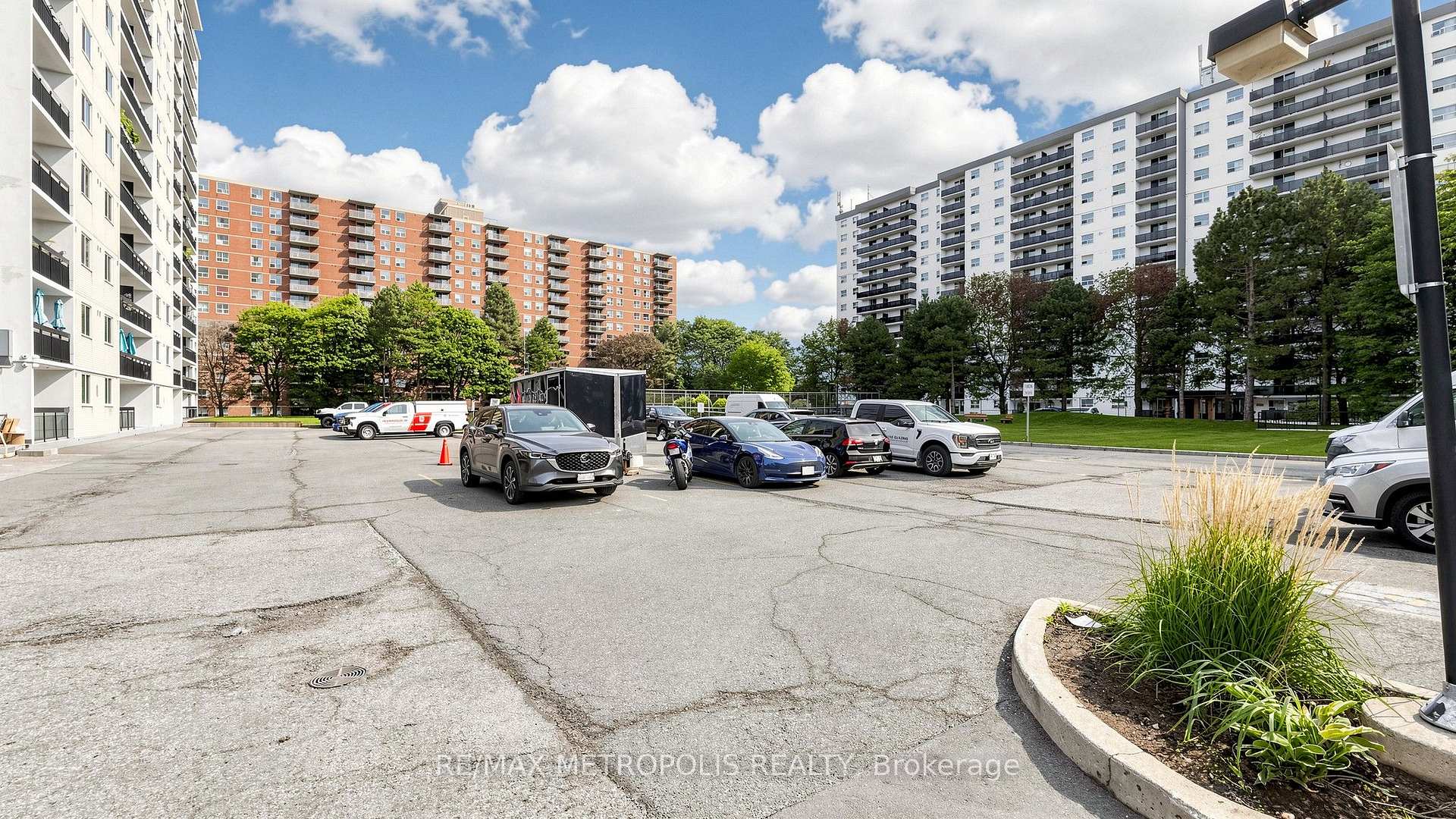 Photo 4 of Unit 310, 1100 Caven Street, Mississauga, Lakeview — HOMEH