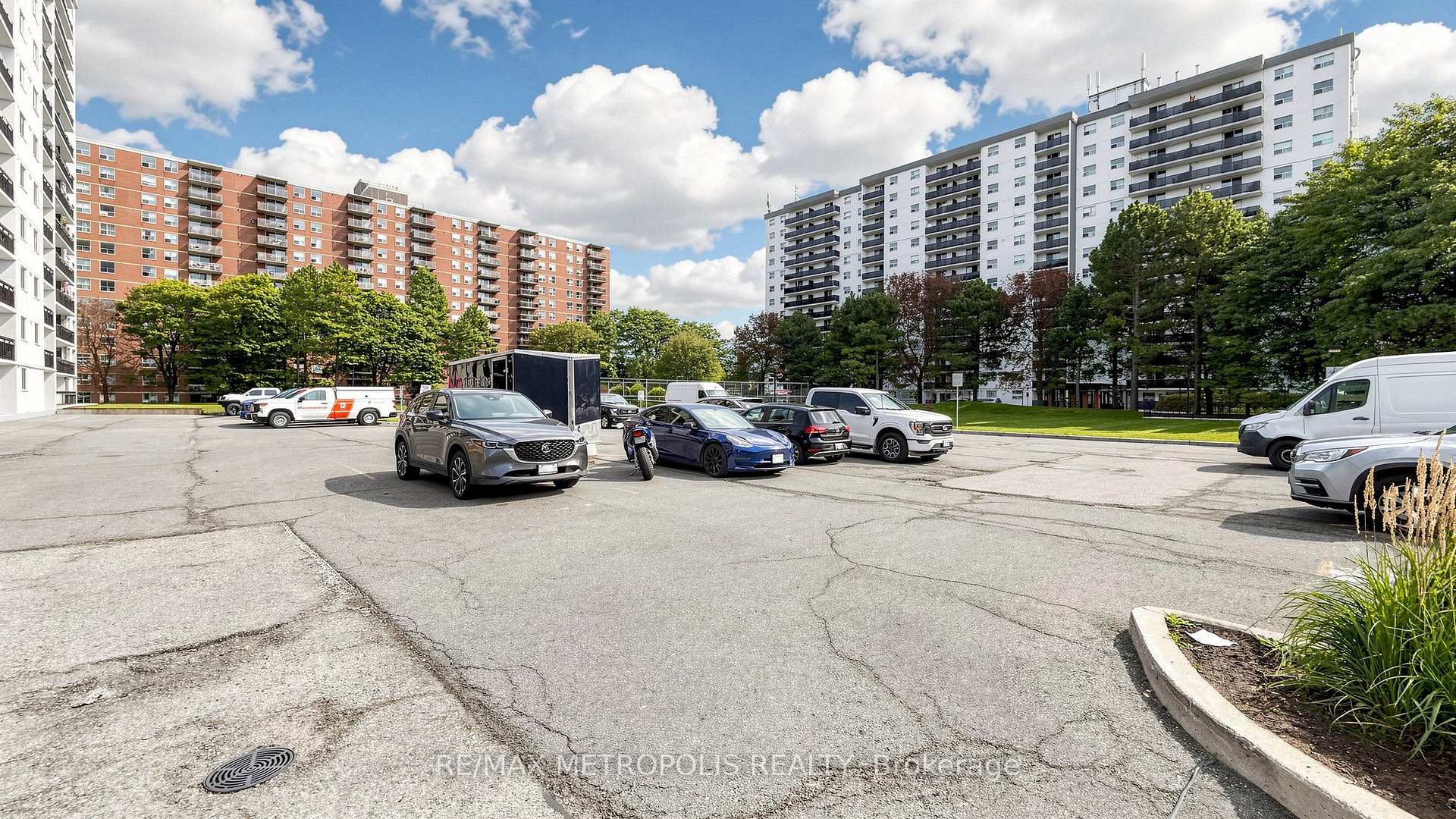 Photo 5 of Unit 310, 1100 Caven Street, Mississauga, Lakeview — HOMEH
