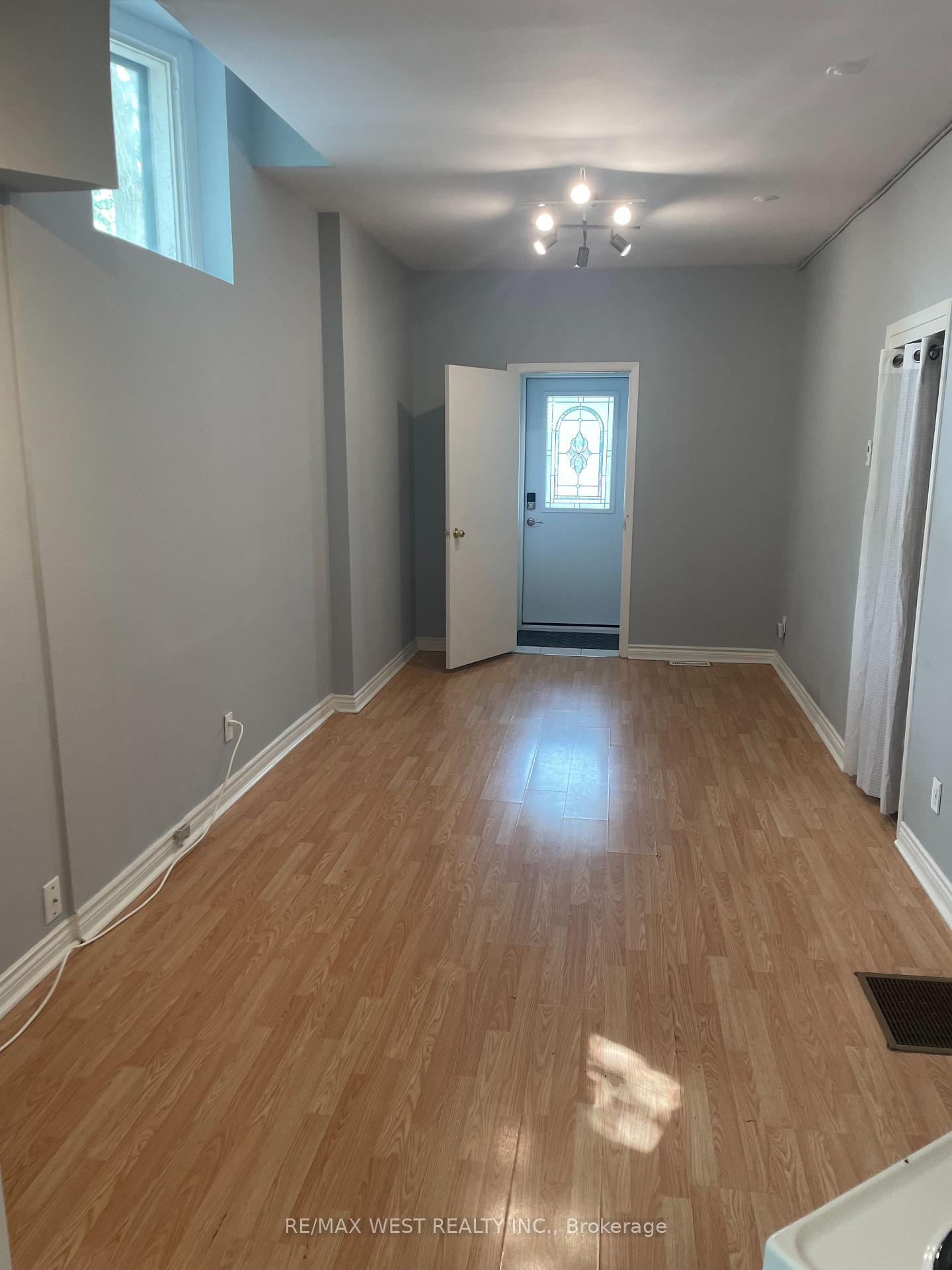 Photo of Unit Main Floor, 281 Howland Avenue