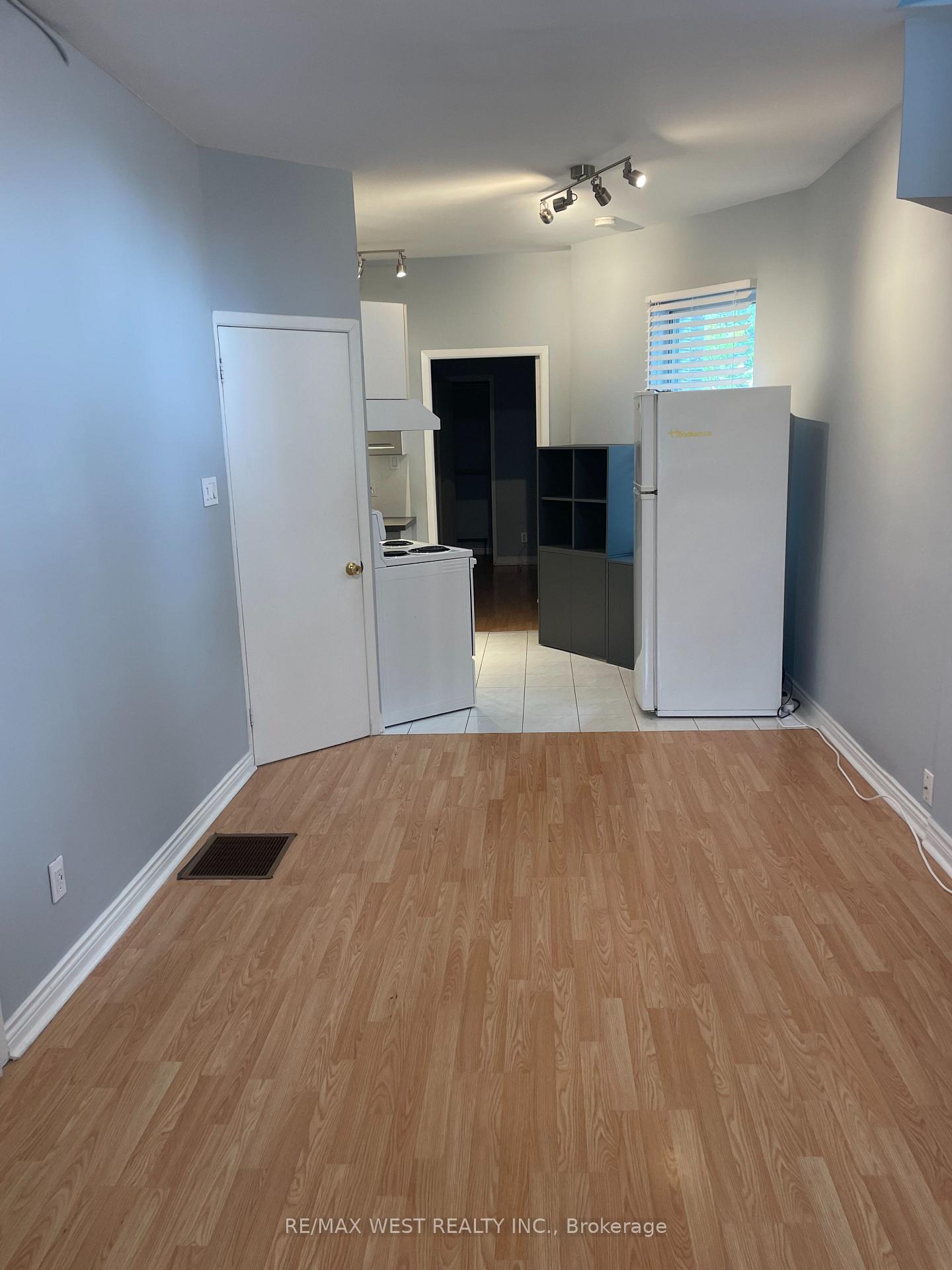 Photo 3 of Unit Main Floor, 281 Howland Avenue, Toronto, The Annex — HOMEH