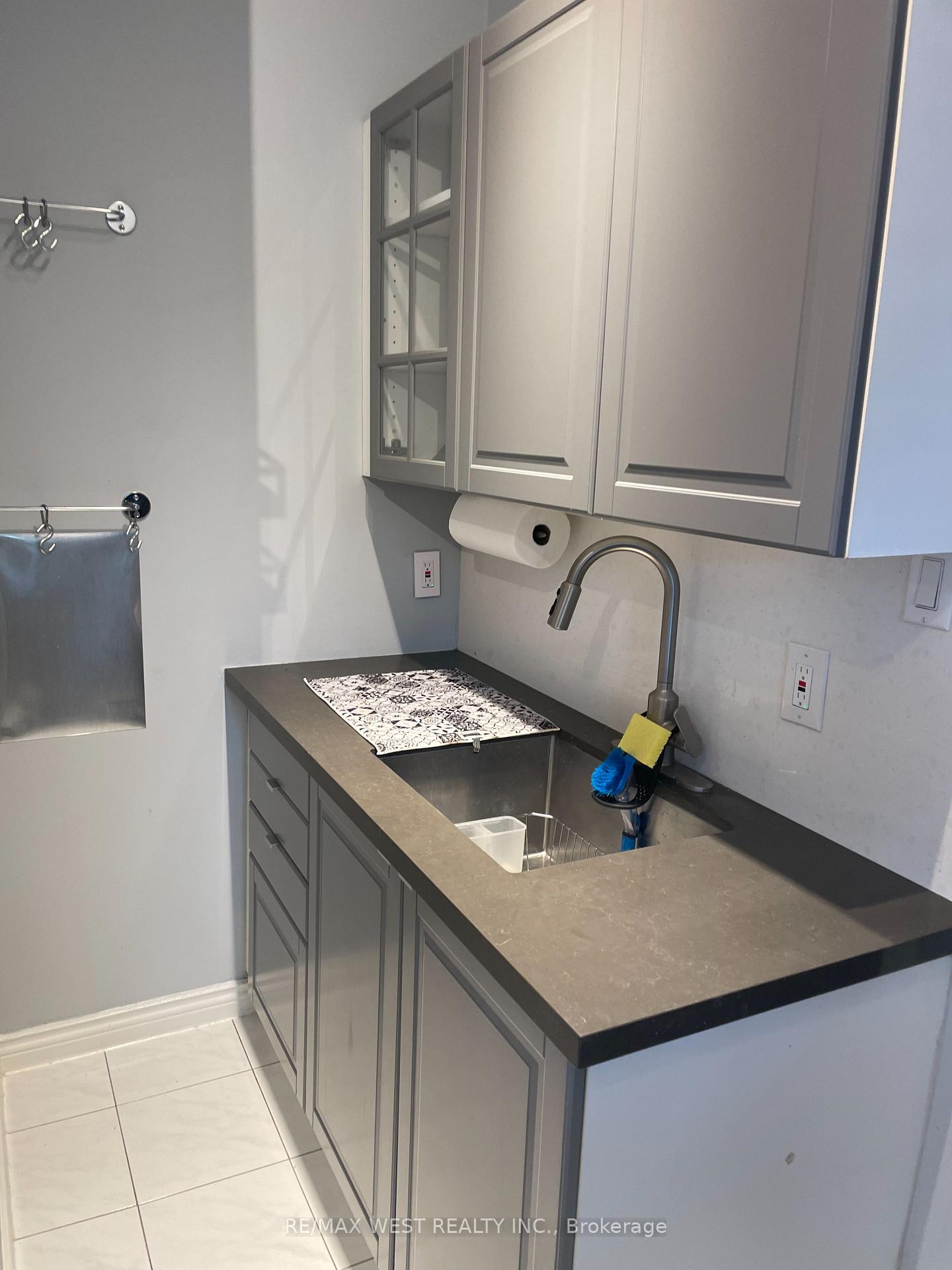 Photo 7 of Unit Main Floor, 281 Howland Avenue, Toronto, The Annex — HOMEH