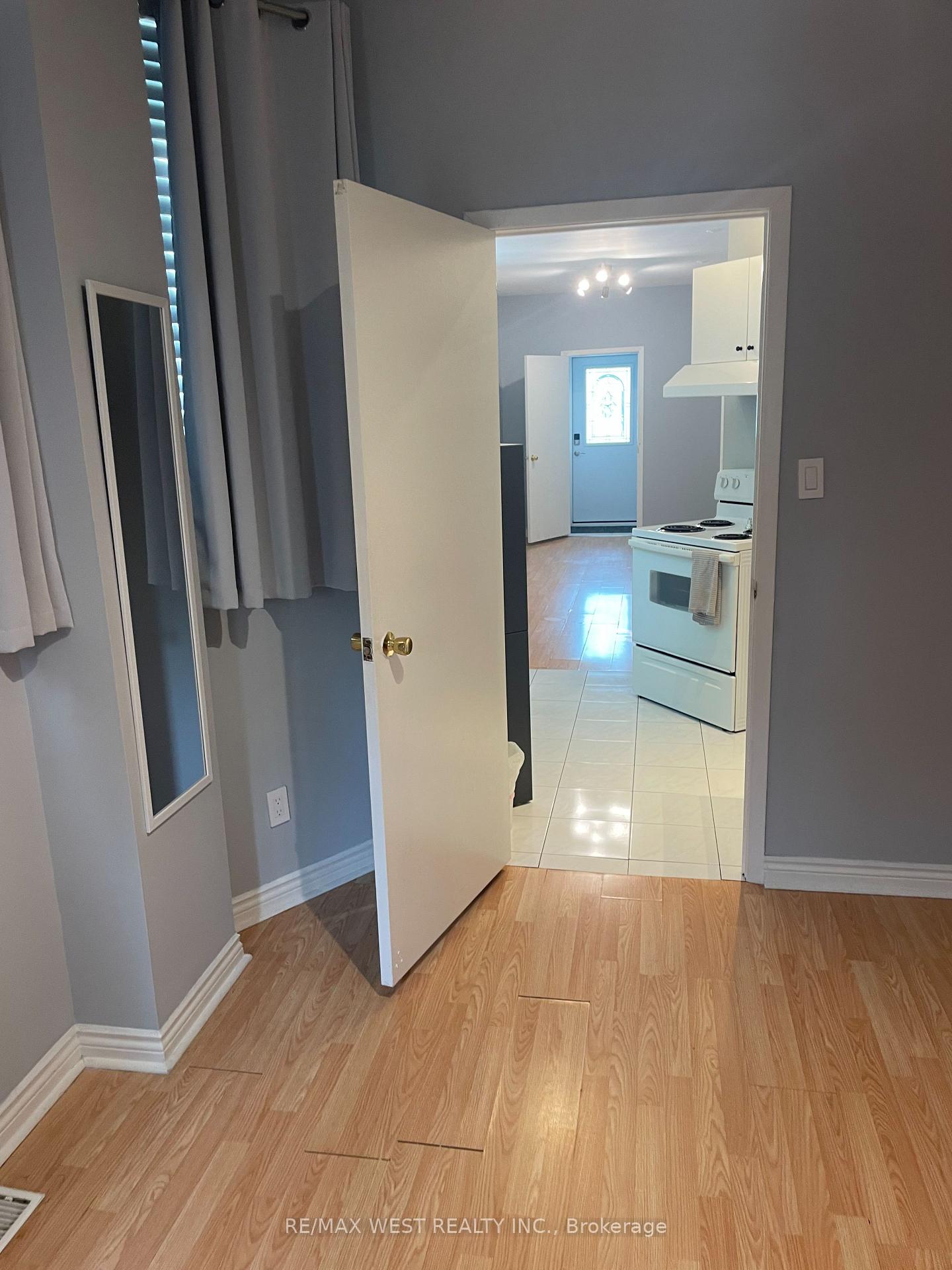 Photo 8 of Unit Main Floor, 281 Howland Avenue, Toronto, The Annex — HOMEH