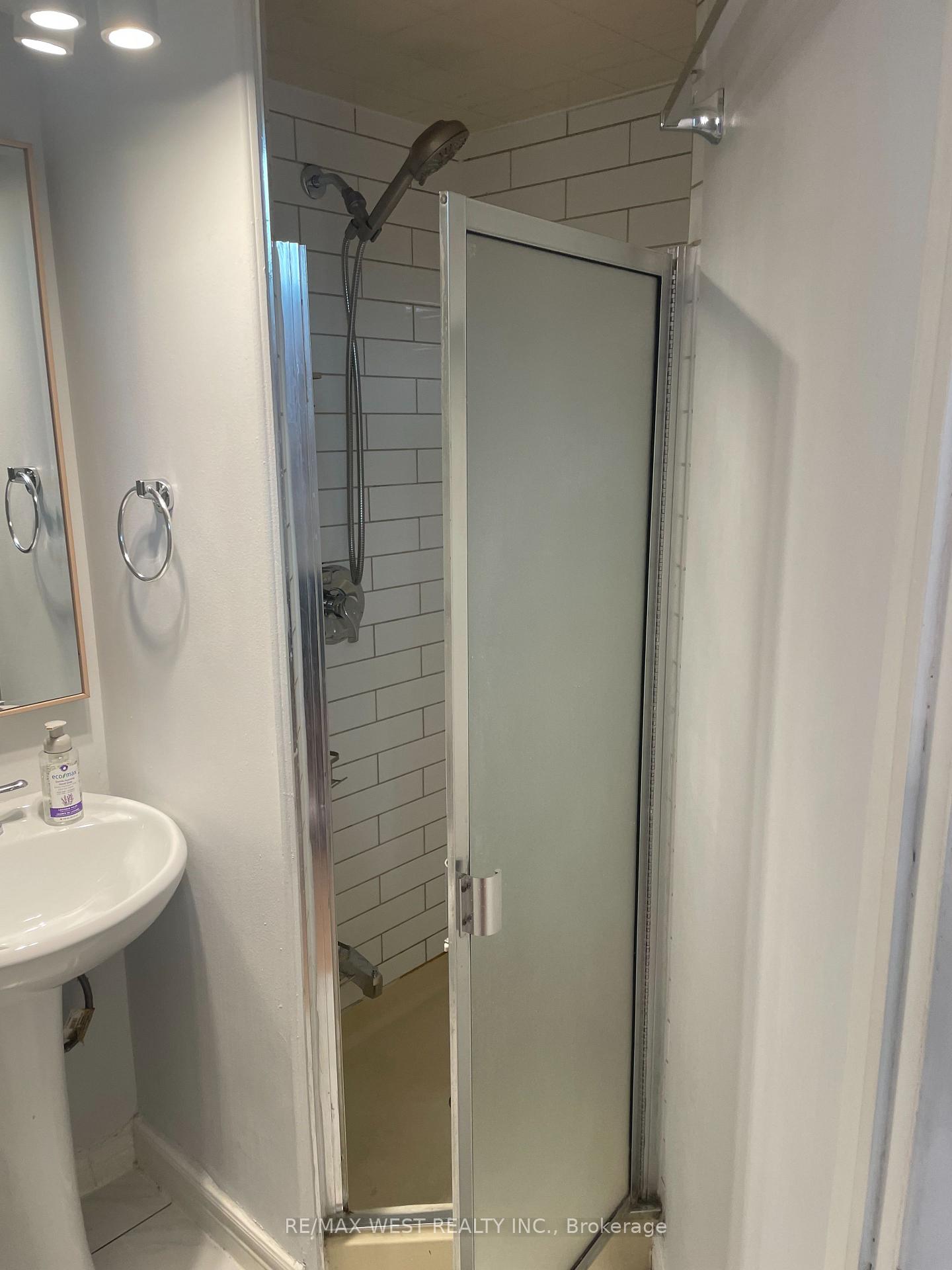 Photo 12 of Unit Main Floor, 281 Howland Avenue, Toronto, The Annex — HOMEH