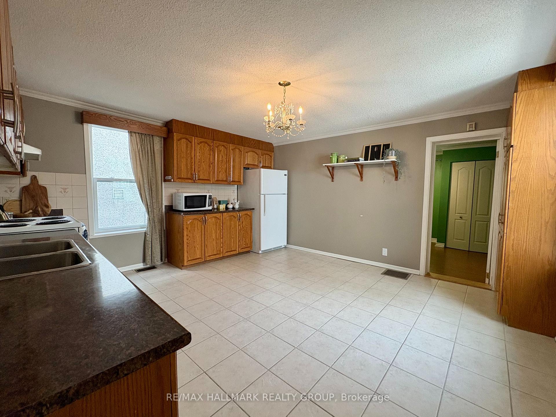 Photo 13 of 53 Louisa Street, Ottawa, West Centre Town — HOMEH