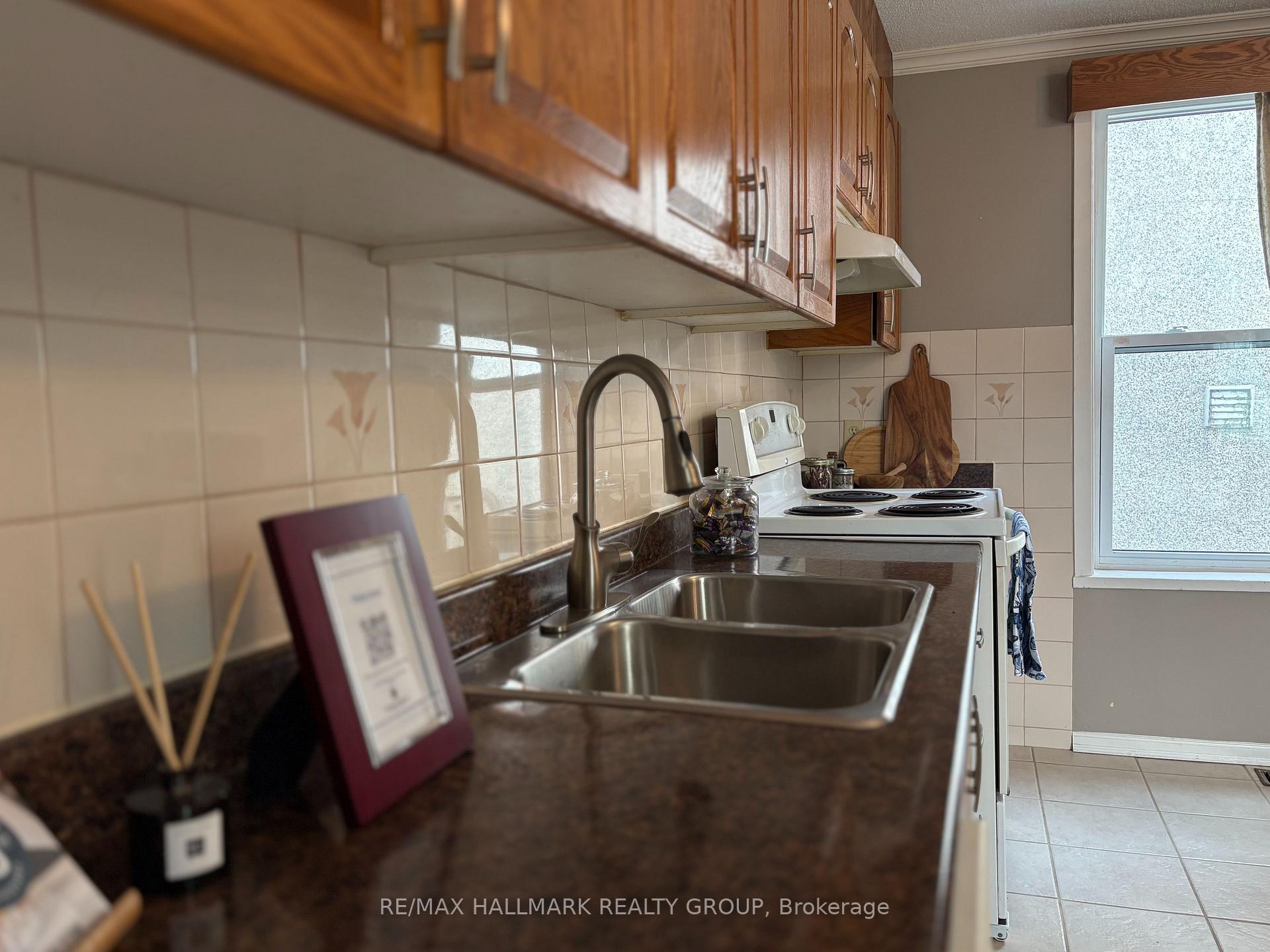 Photo 14 of 53 Louisa Street, Ottawa, West Centre Town — HOMEH