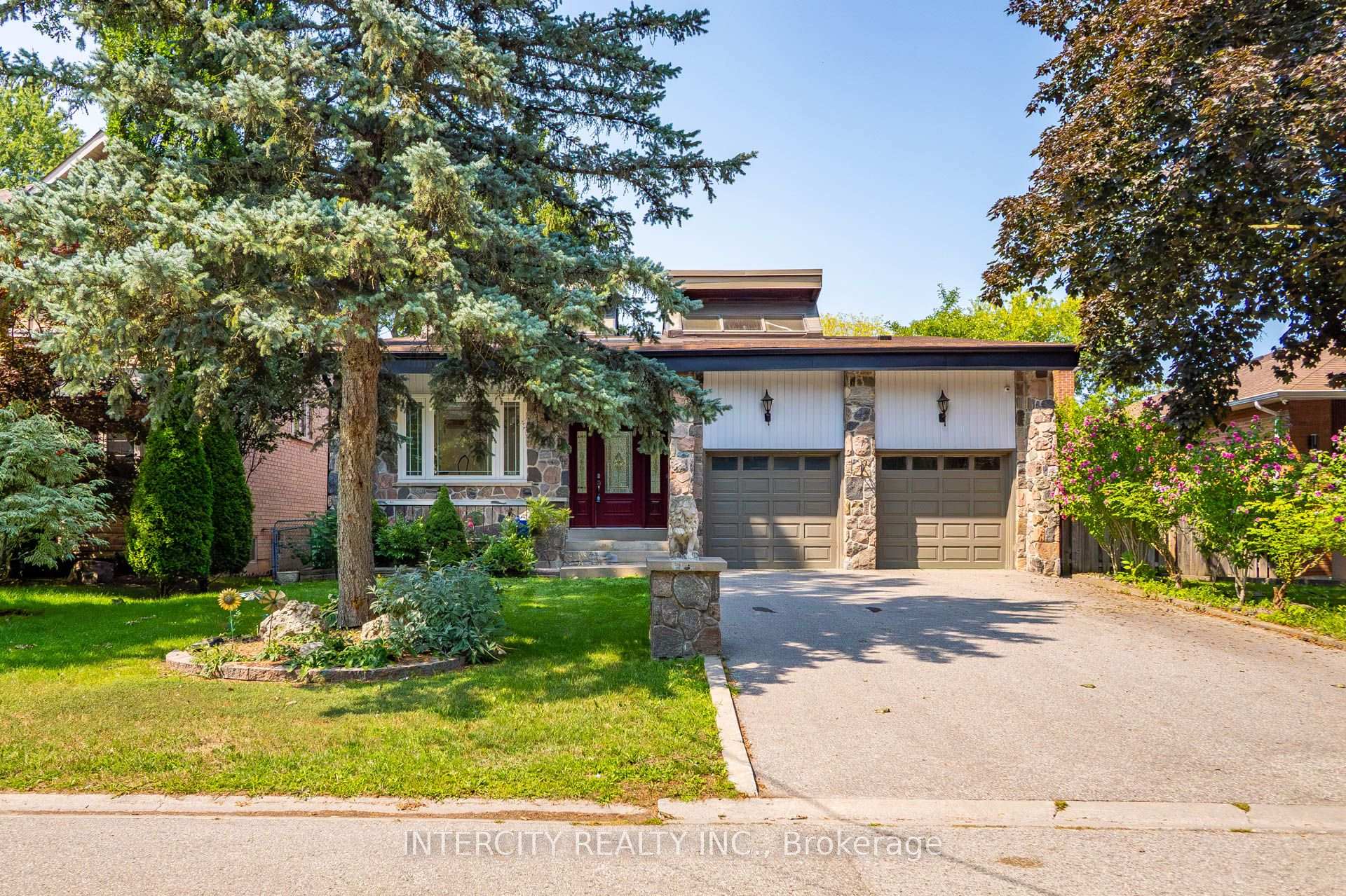 Photo 1 of 10 East Drive E, Markham, Unionville — HOMEH
