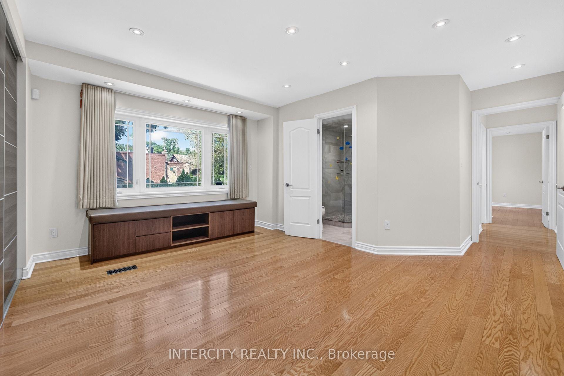 Photo 15 of 10 East Drive E, Markham, Unionville — HOMEH