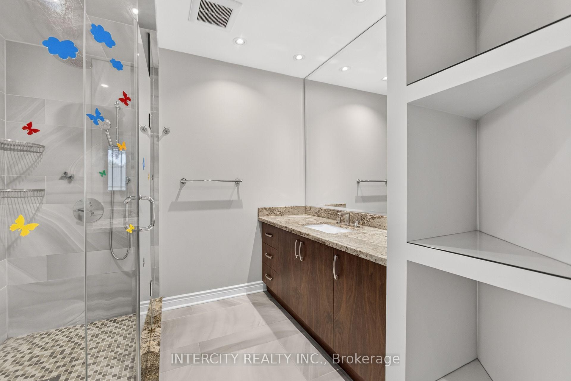 Photo 16 of 10 East Drive E, Markham, Unionville — HOMEH