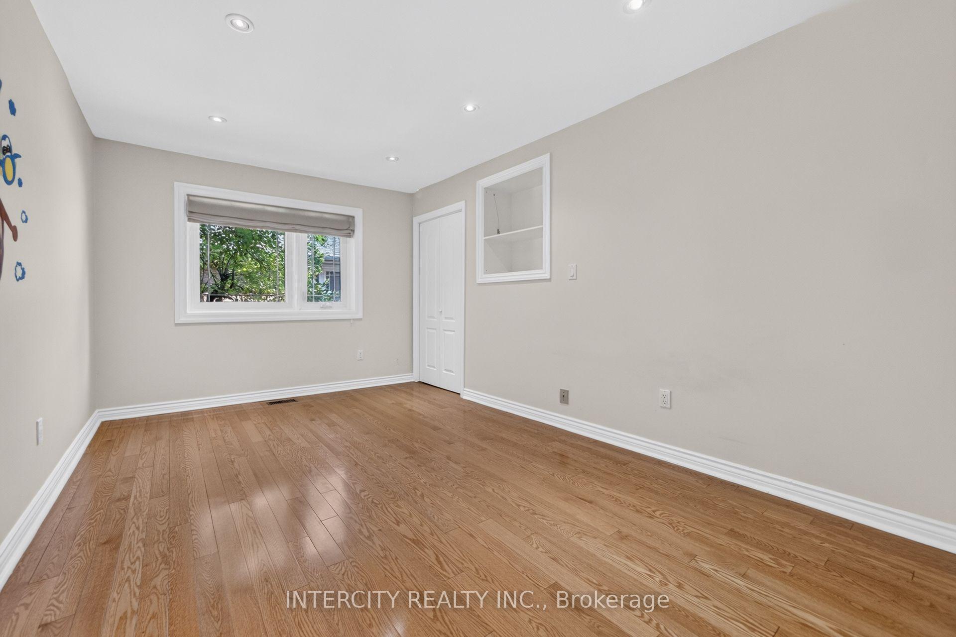 Photo 19 of 10 East Drive E, Markham, Unionville — HOMEH