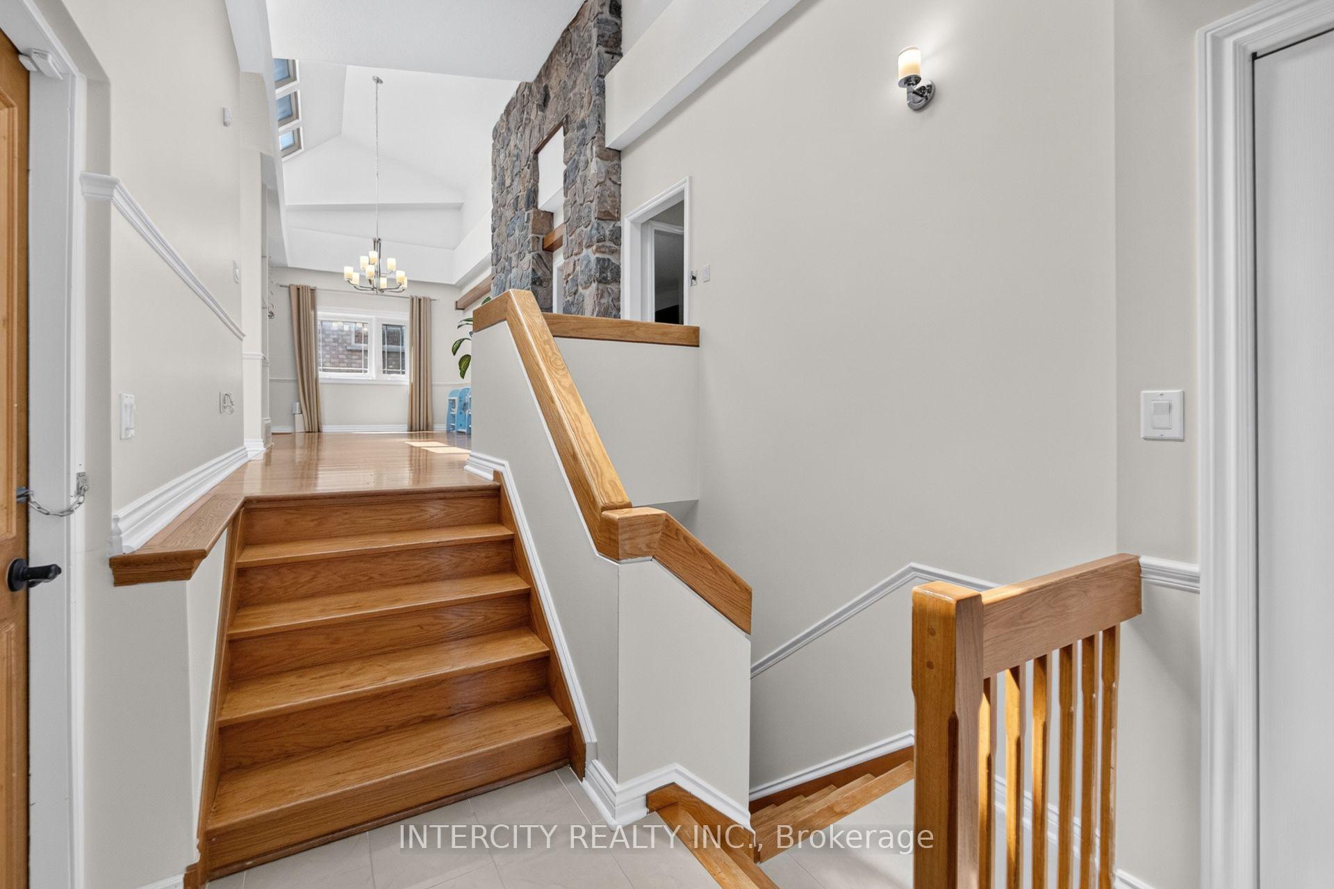 Photo 22 of 10 East Drive E, Markham, Unionville — HOMEH