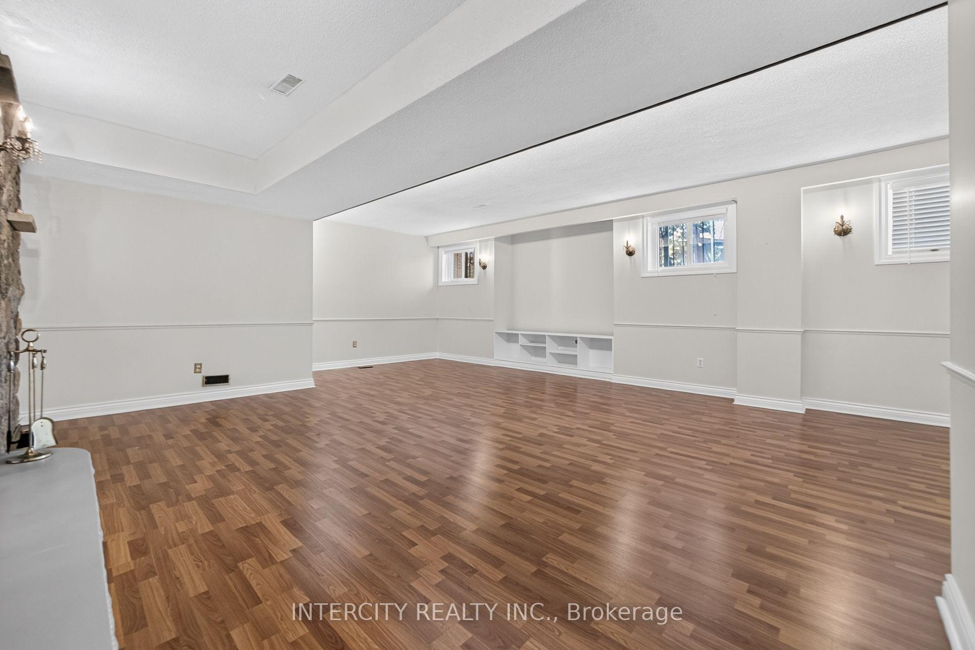 Photo 23 of 10 East Drive E, Markham, Unionville — HOMEH