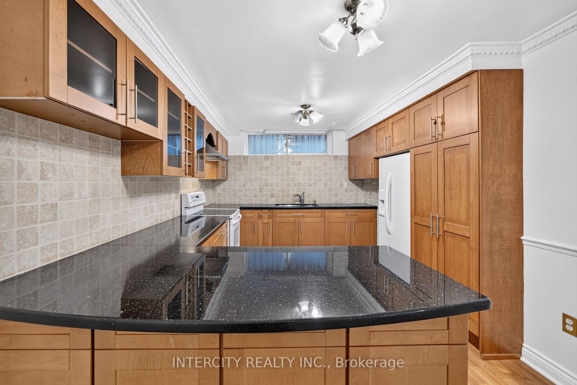 Photo 25 of 10 East Drive E, Markham, Unionville — HOMEH