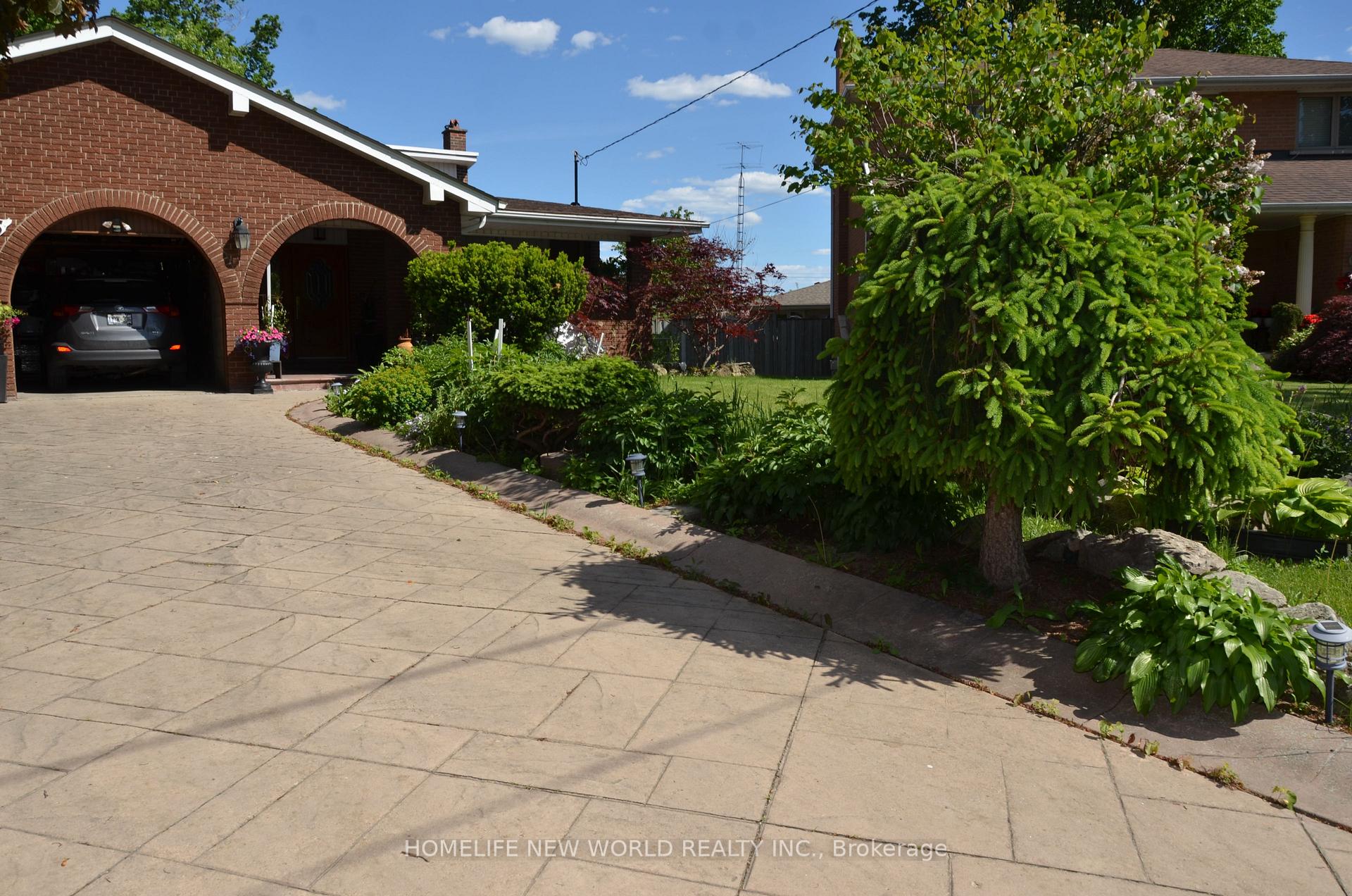 Photo 1 of 15 Brantley Crescent, North York, York University Heights — HOMEH