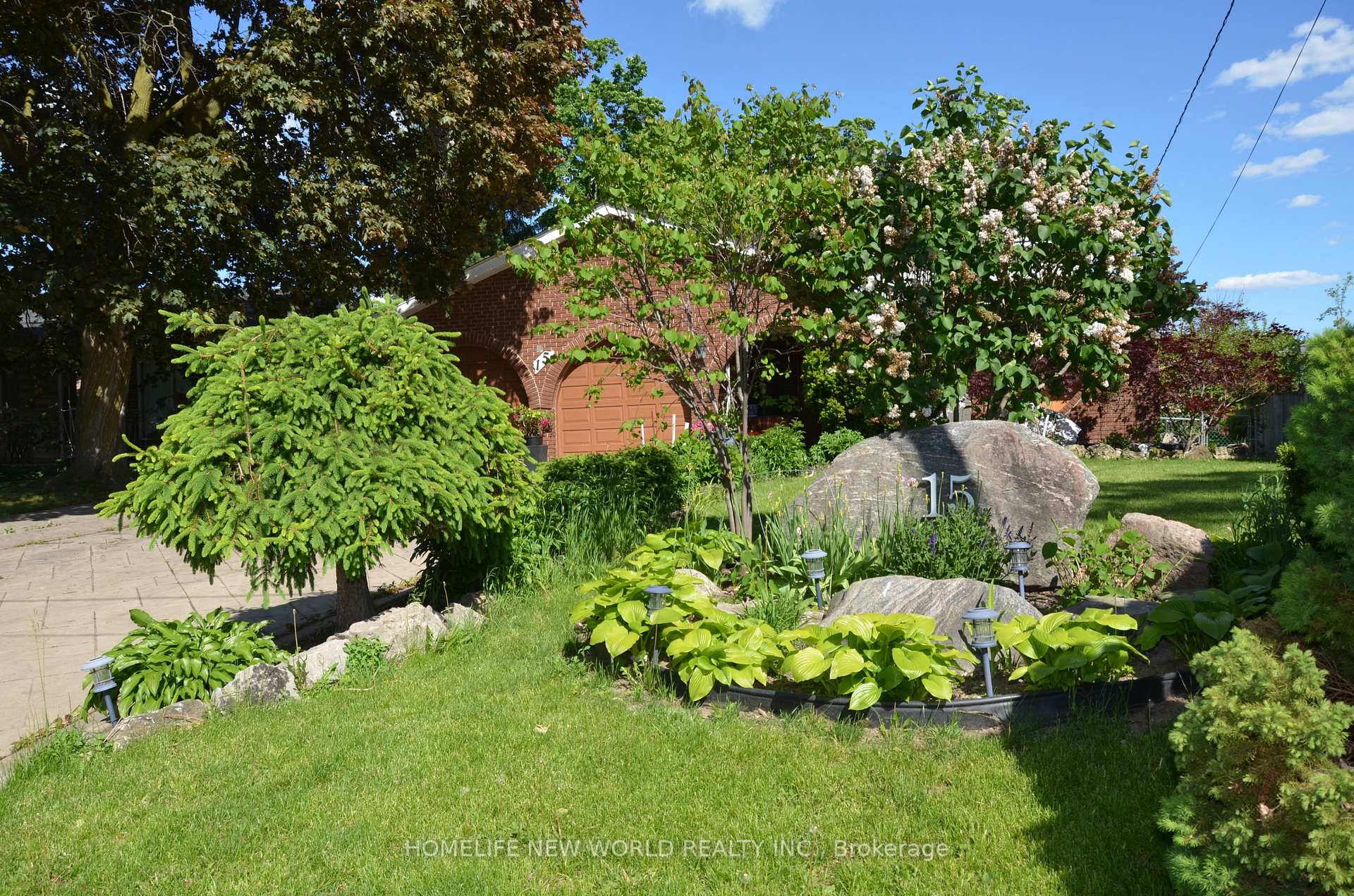 Photo 2 of 15 Brantley Crescent, North York, York University Heights — HOMEH