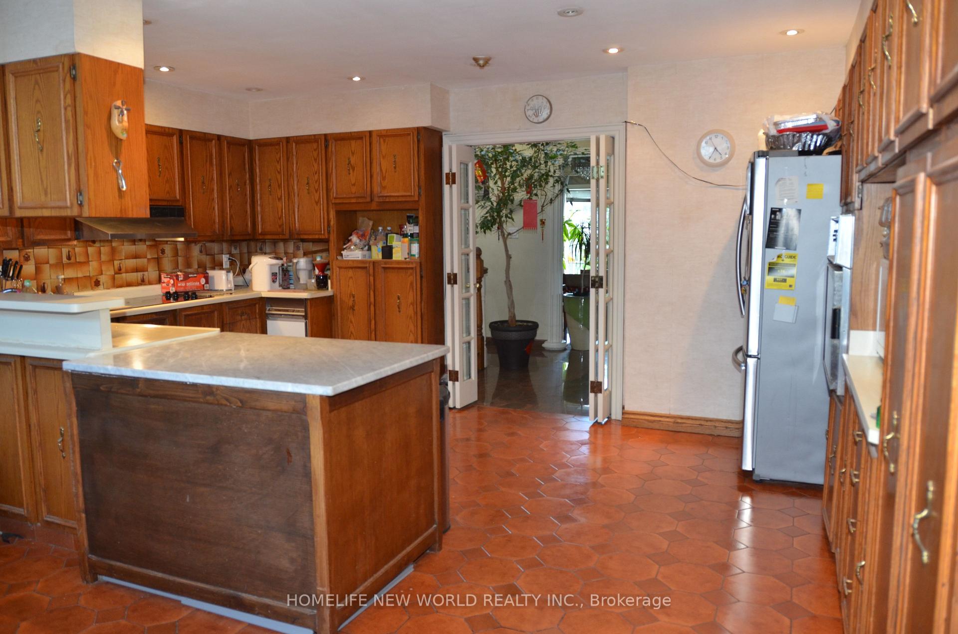 Photo 8 of 15 Brantley Crescent, North York, York University Heights — HOMEH