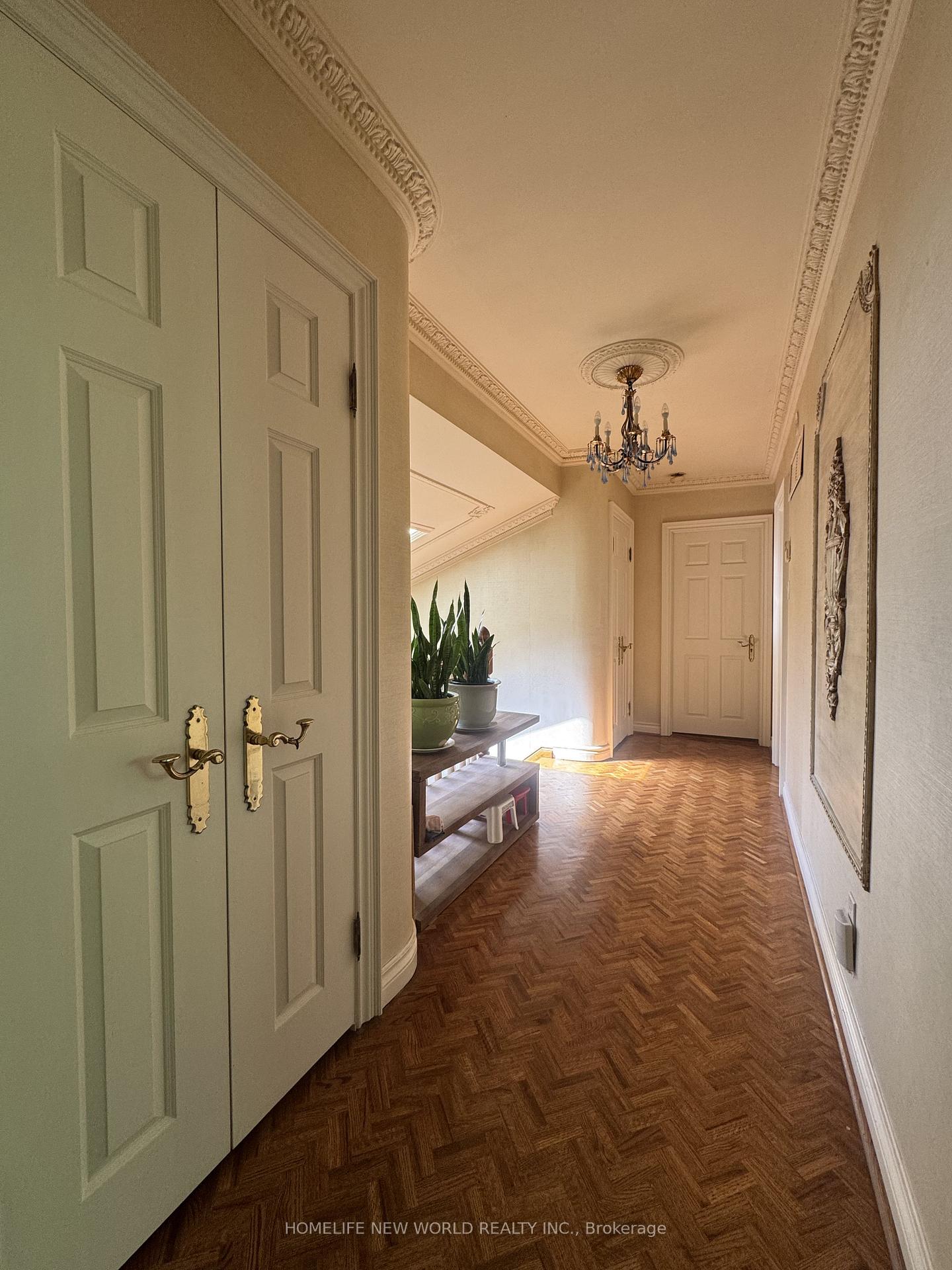 Photo 10 of 15 Brantley Crescent, North York, York University Heights — HOMEH
