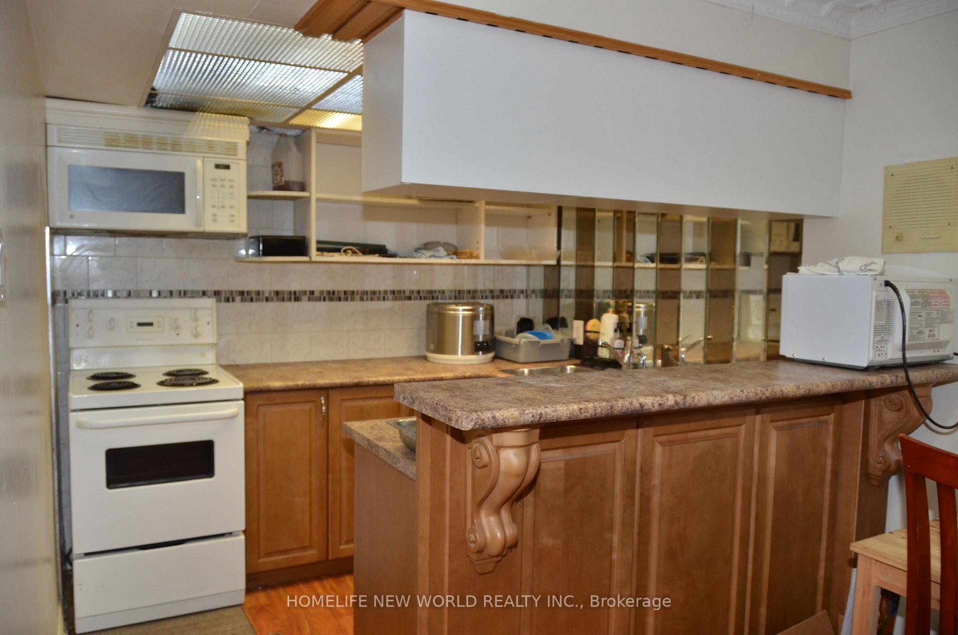 Photo 21 of 15 Brantley Crescent, North York, York University Heights — HOMEH