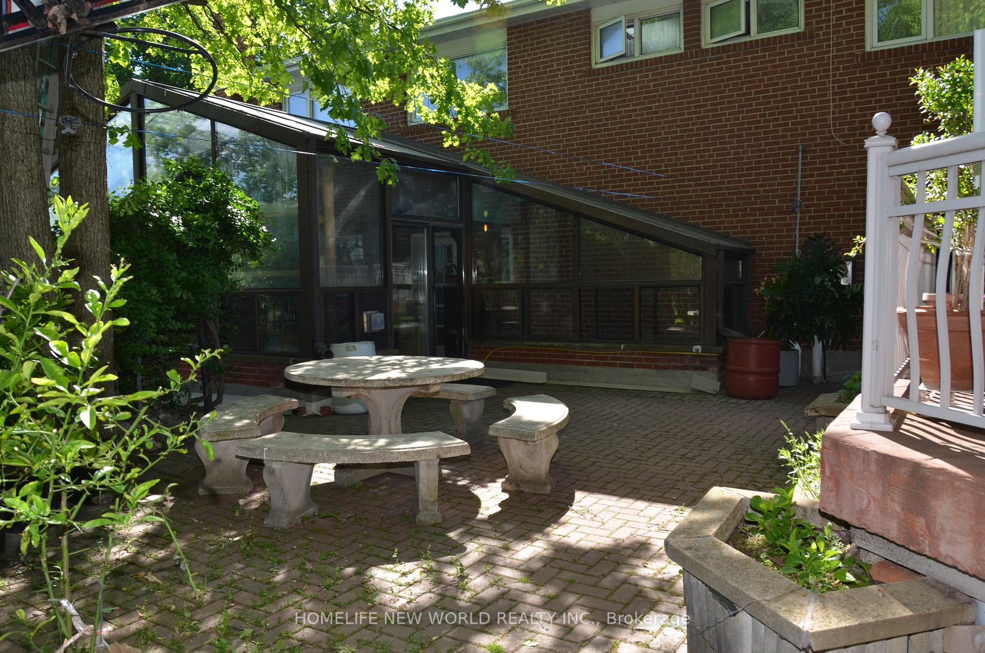 Photo 25 of 15 Brantley Crescent, North York, York University Heights — HOMEH