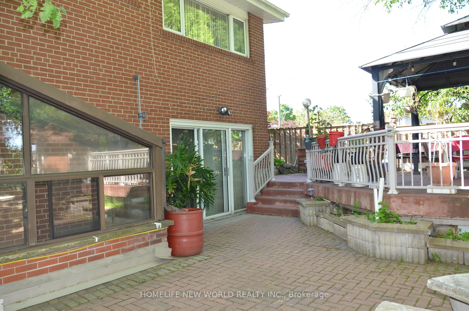 Photo 26 of 15 Brantley Crescent, North York, York University Heights — HOMEH